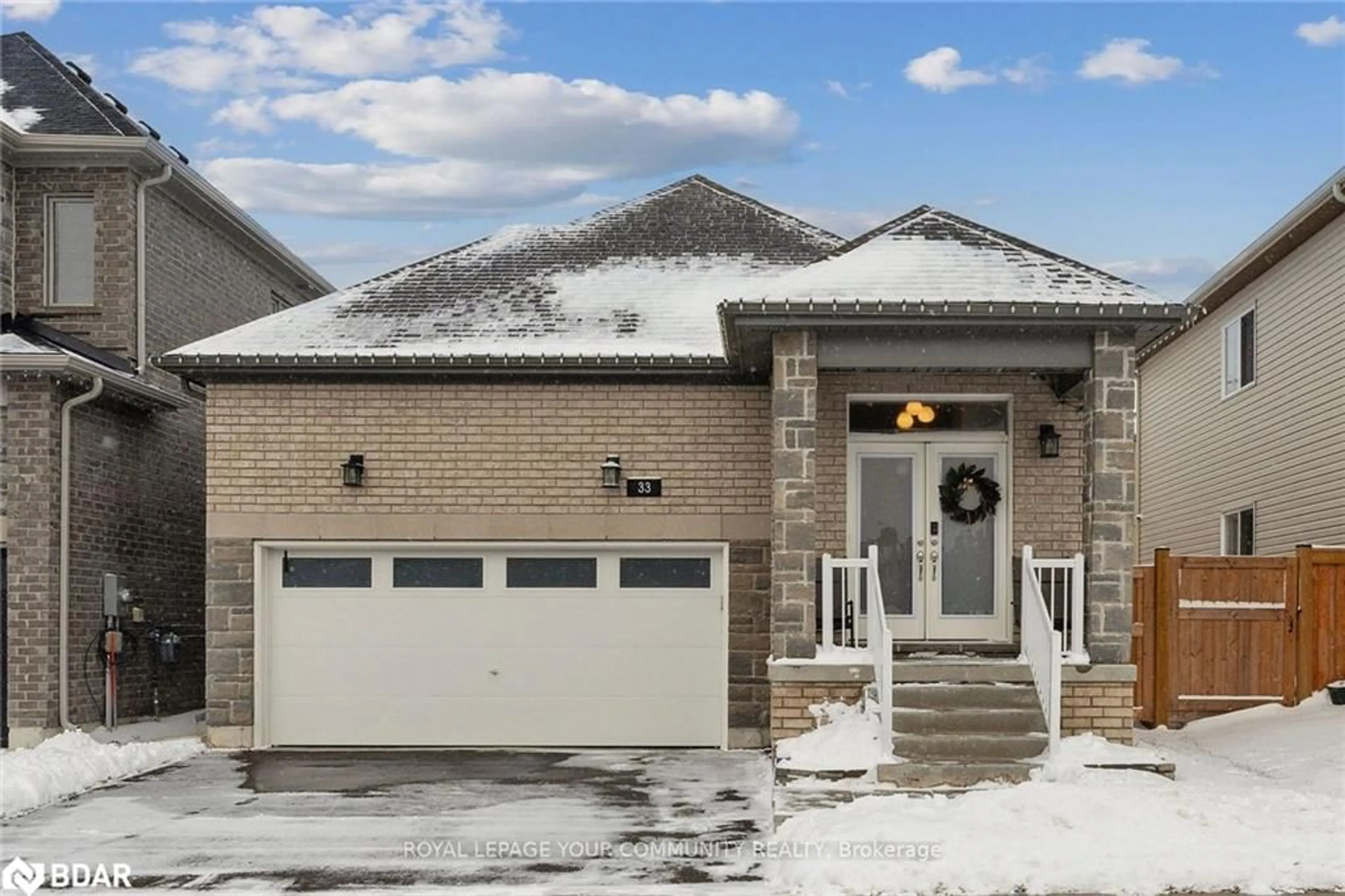 Home with brick exterior material for 33 Mabern St, Barrie Ontario L9J 0H9