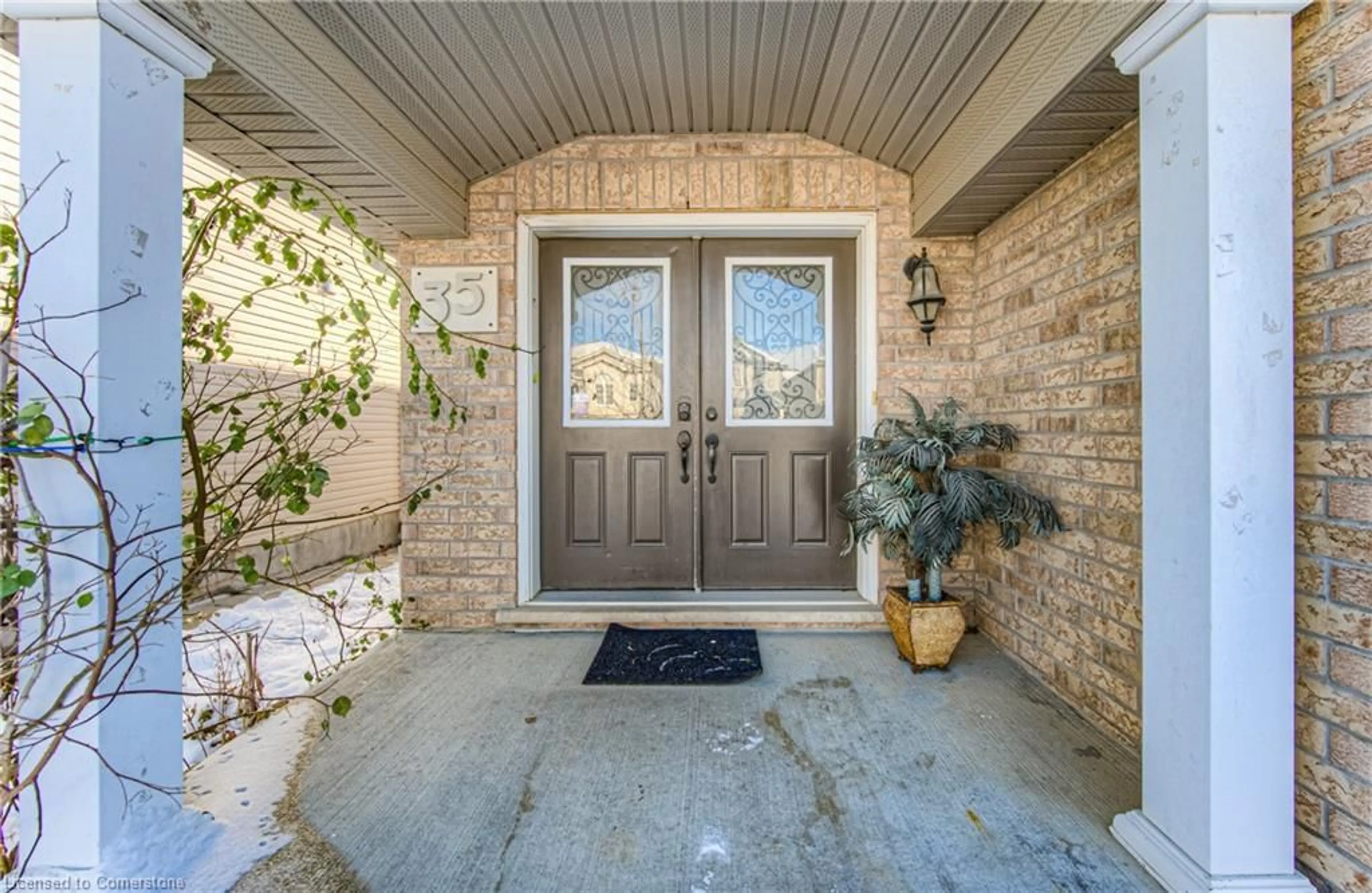 Indoor entryway, wood floors for 35 Sassafras St, Kitchener Ontario N2N 3S1