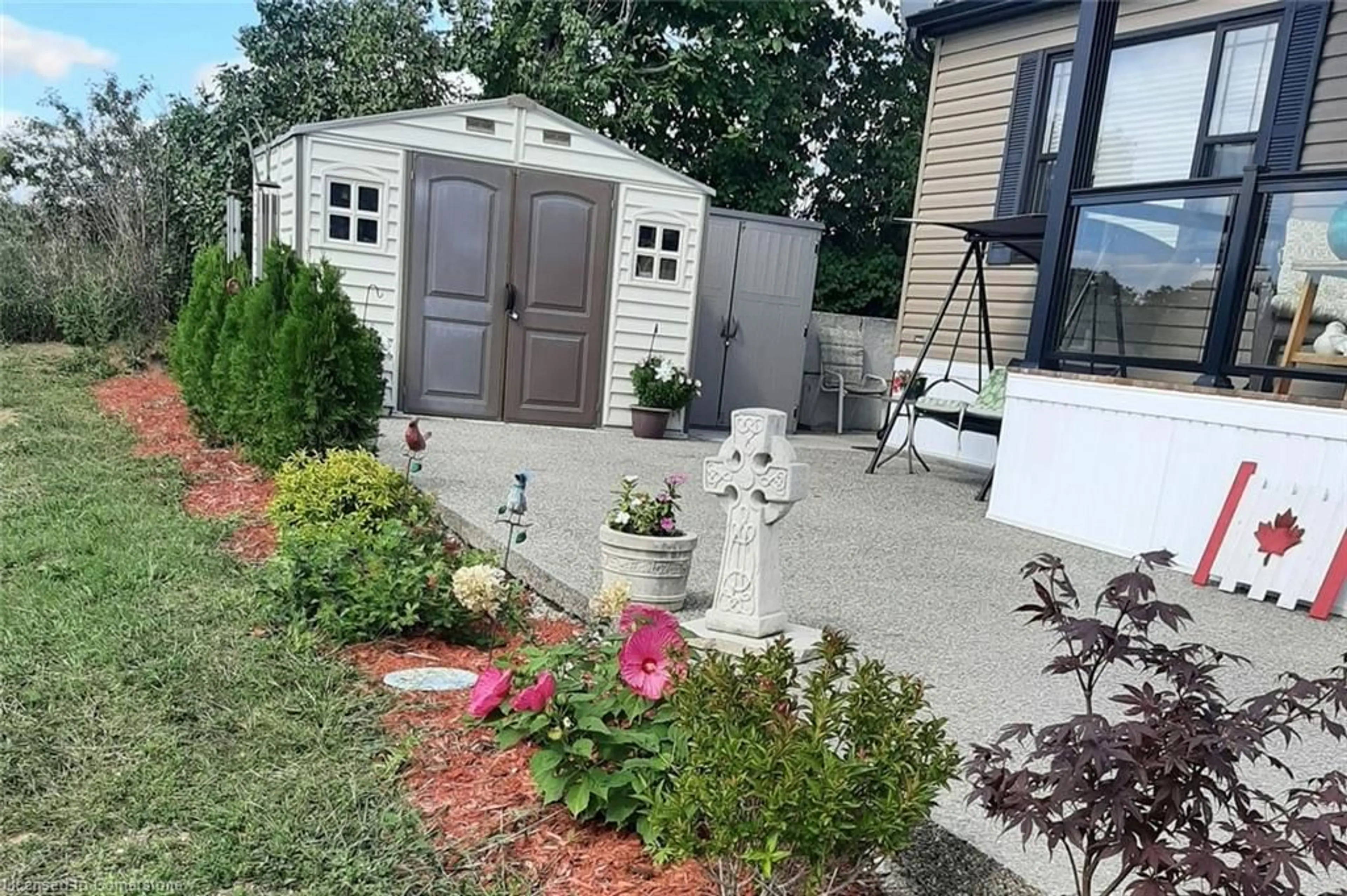 Patio, street for 673 Brant-Waterloo Rd #316, Ayr Ontario N0B 1E0