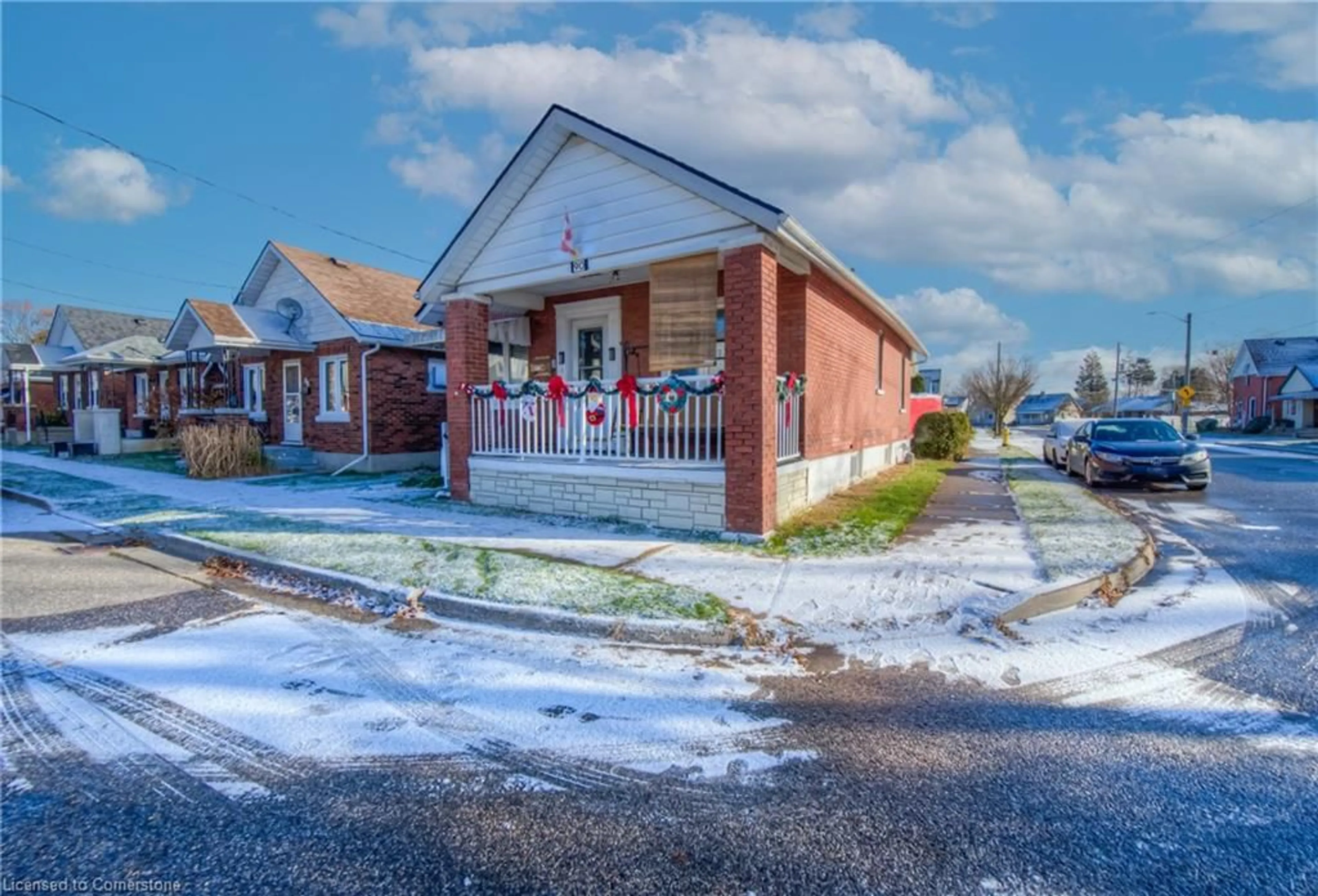 A pic from exterior of the house or condo, the street view for 90 Gordon St, Brantford Ontario N3S 2N4