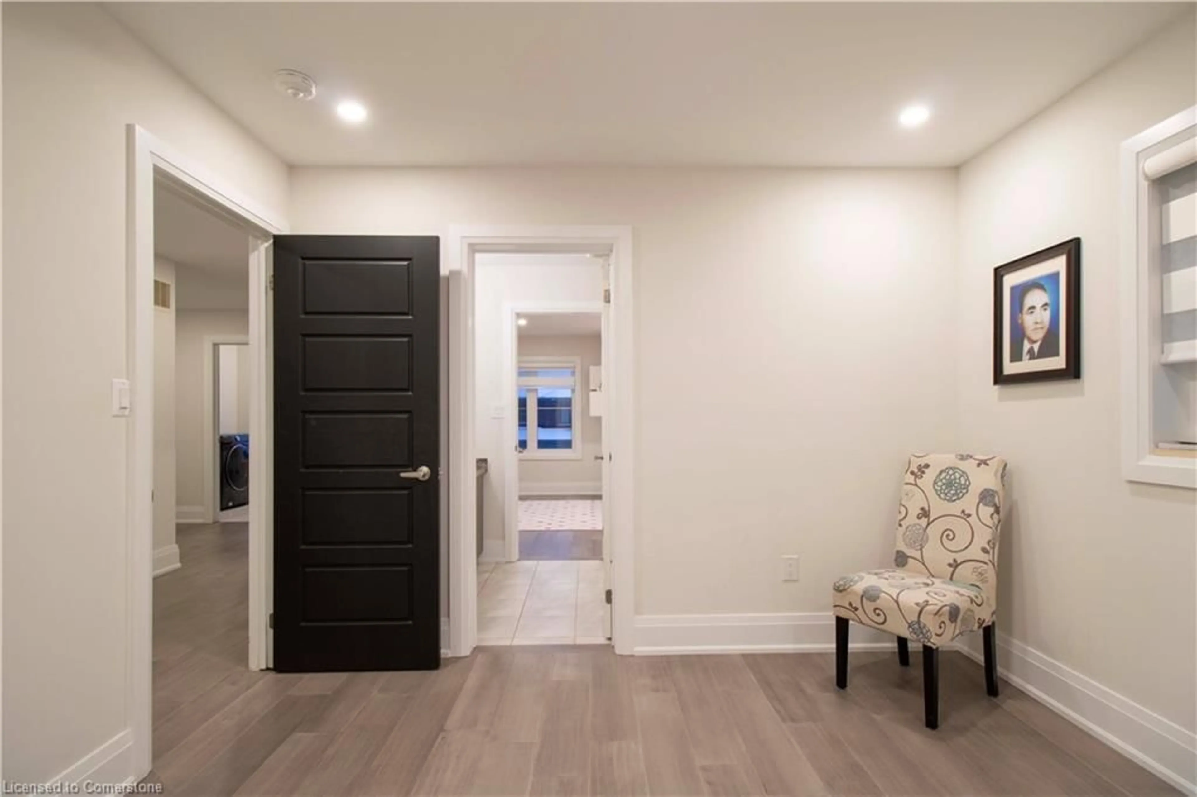 Indoor entryway for 21 Malcolm Cres, Caledonia Ontario N3W 0C8