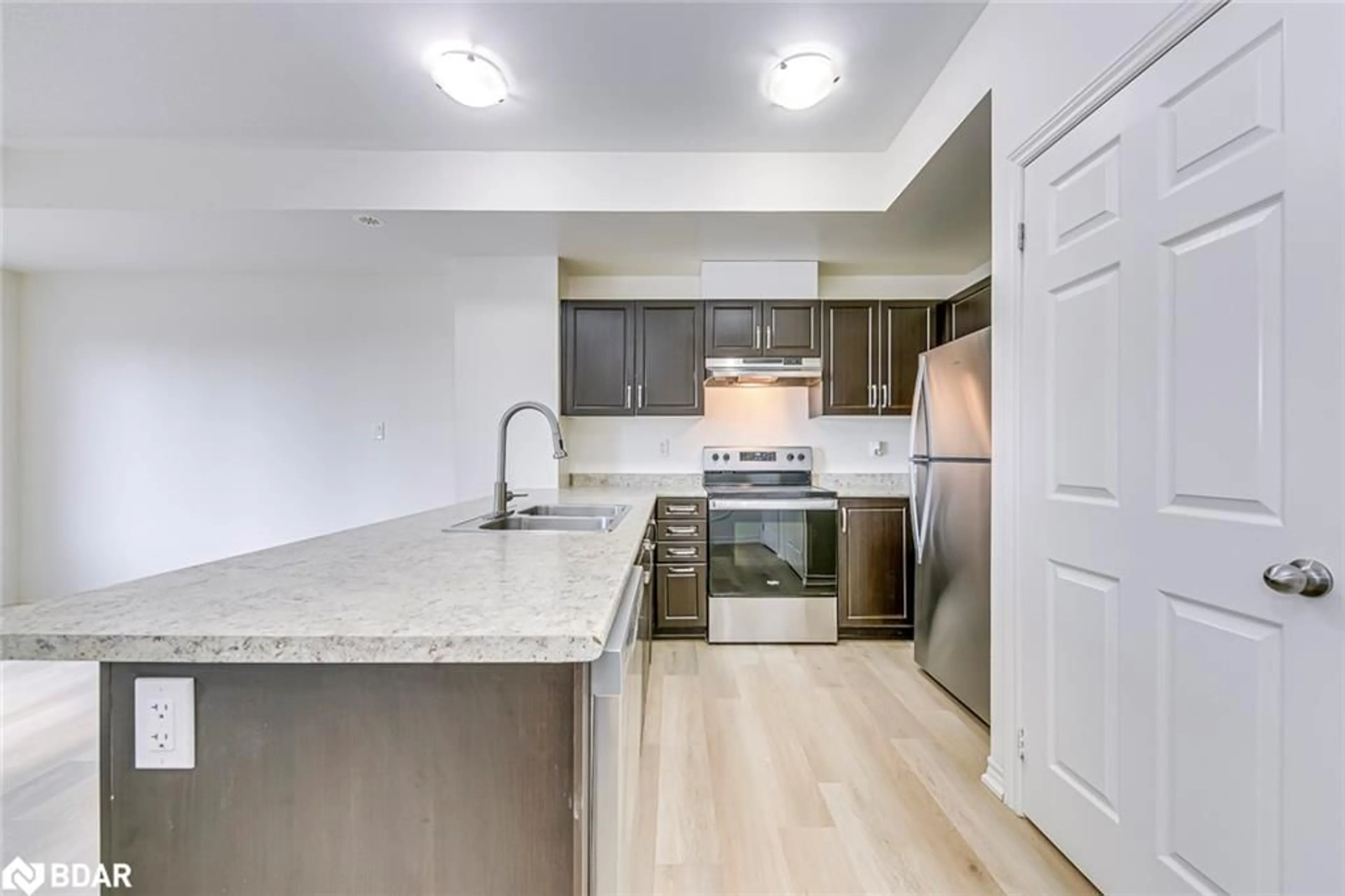 Open concept kitchen for 2420 Baronwood Dr #30-04, Oakville Ontario L6M 0J7