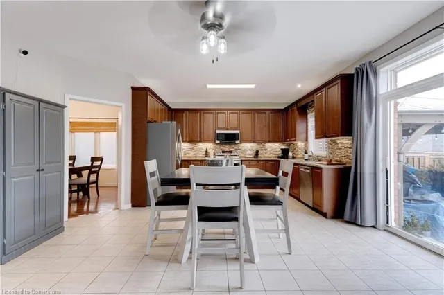 Additional property image - 12 Edgecroft Cres