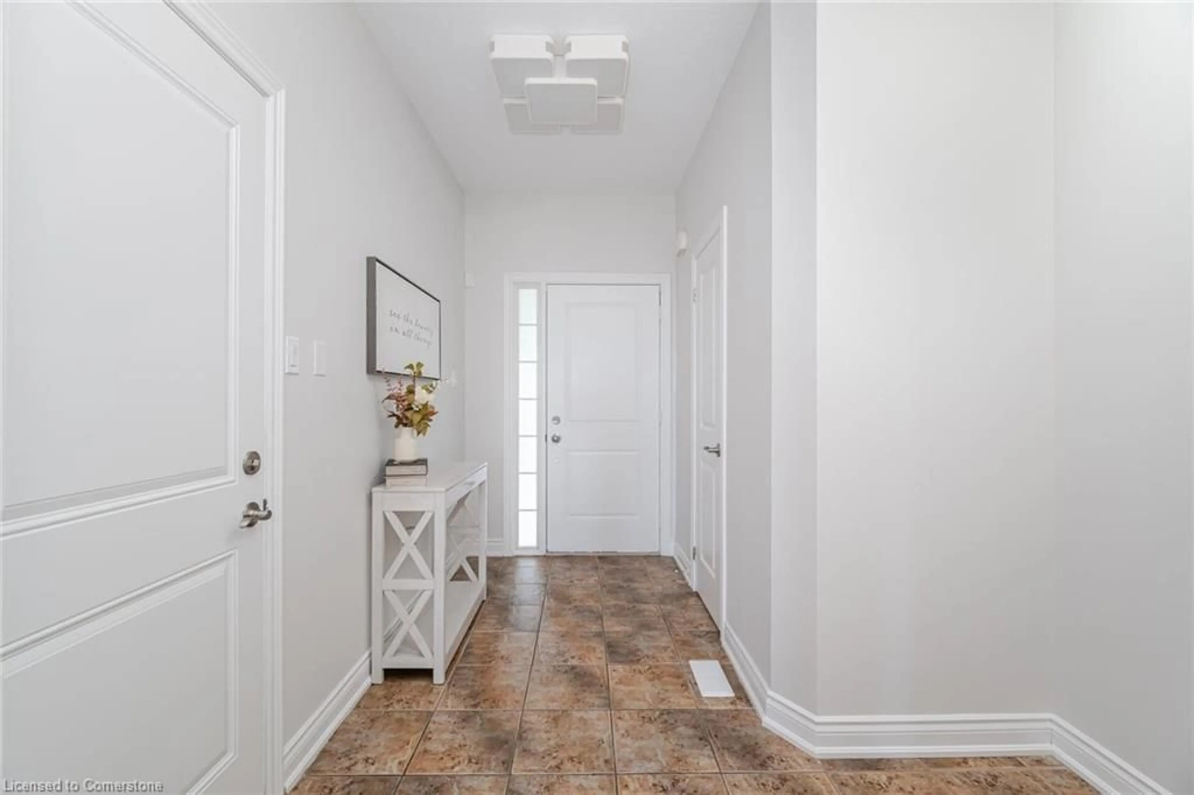 Indoor entryway for 7 Lakelawn Rd #12, Grimsby Ontario L3M 0E9