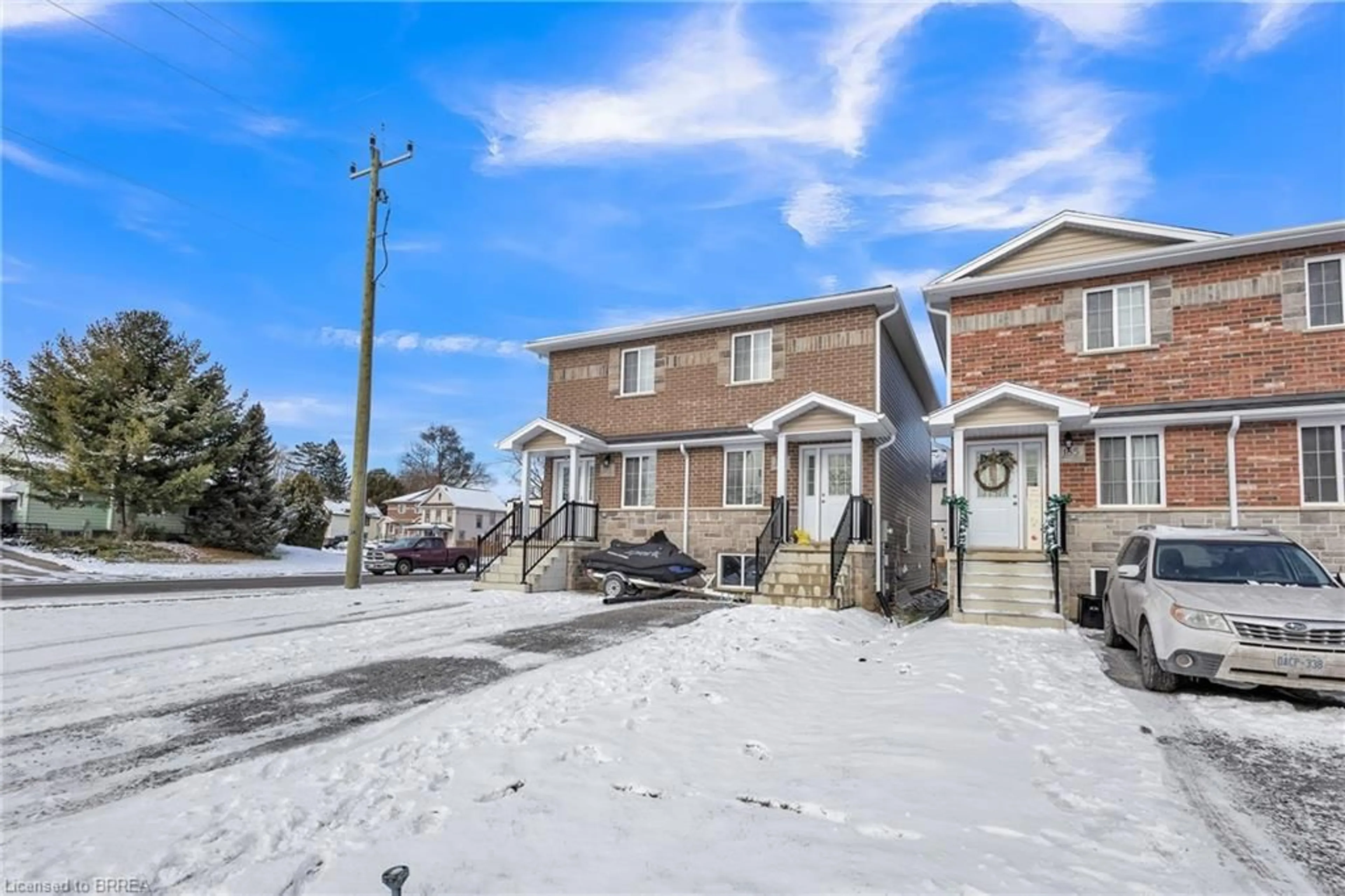 A pic from outside/outdoor area/front of a property/back of a property/a pic from drone, street for 189 Grove St, Simcoe Ontario N3Y 1K5