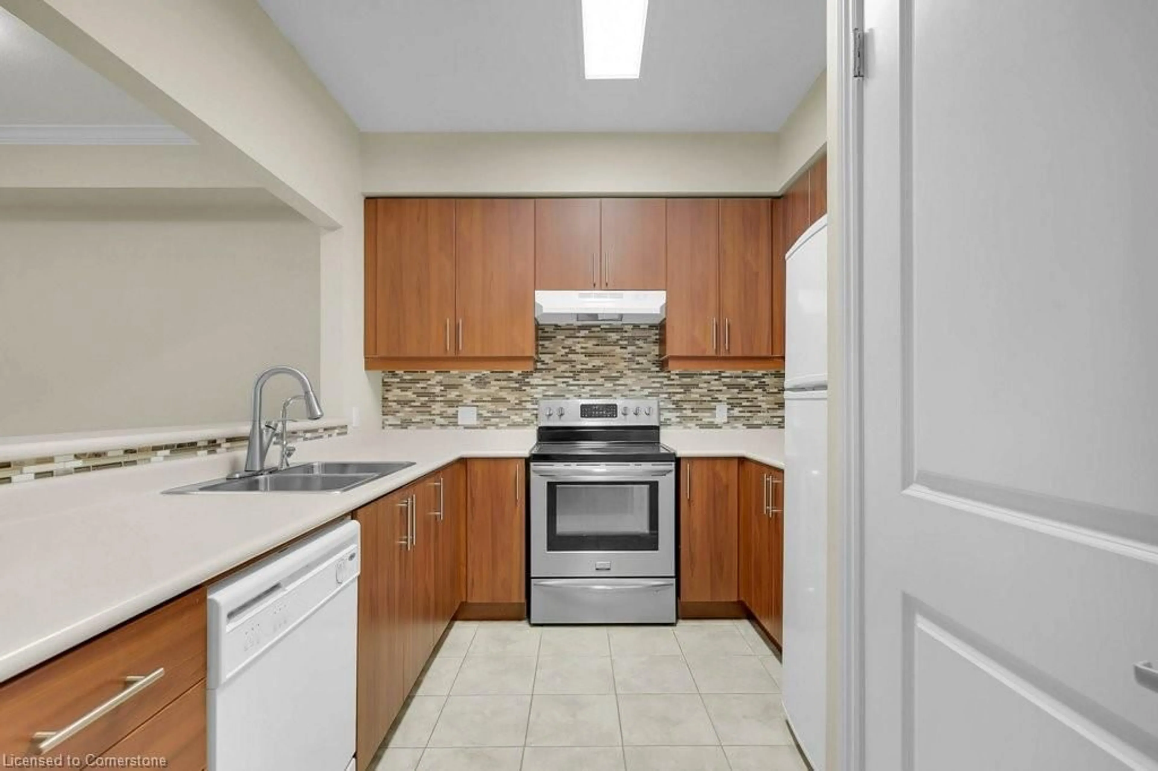 Standard kitchen, ceramic/tile floor for 760 Woodhill Dr #219, Centre Wellington Ontario N1M 3W5