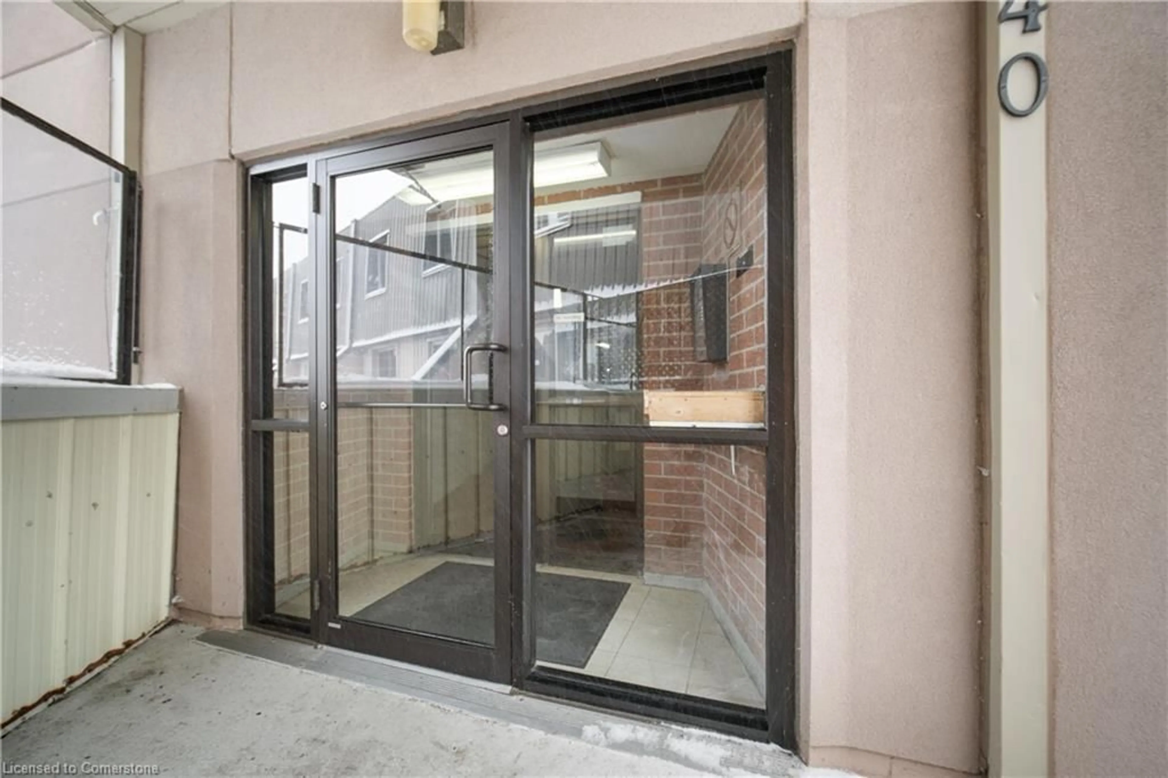 Indoor foyer for 40 Tannery St #266, Cambridge Ontario N3C 2B9