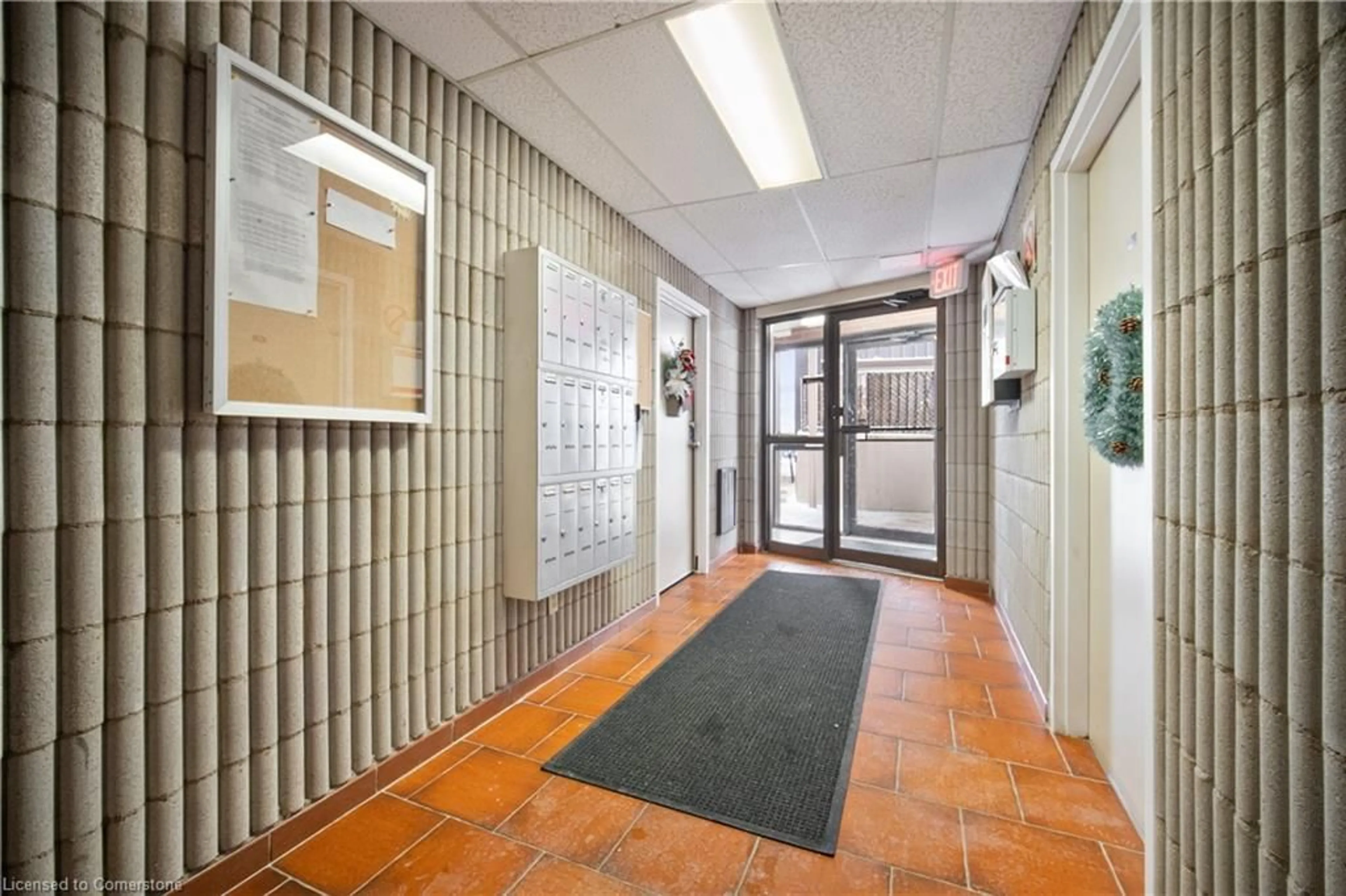 Indoor foyer for 40 Tannery St #266, Cambridge Ontario N3C 2B9