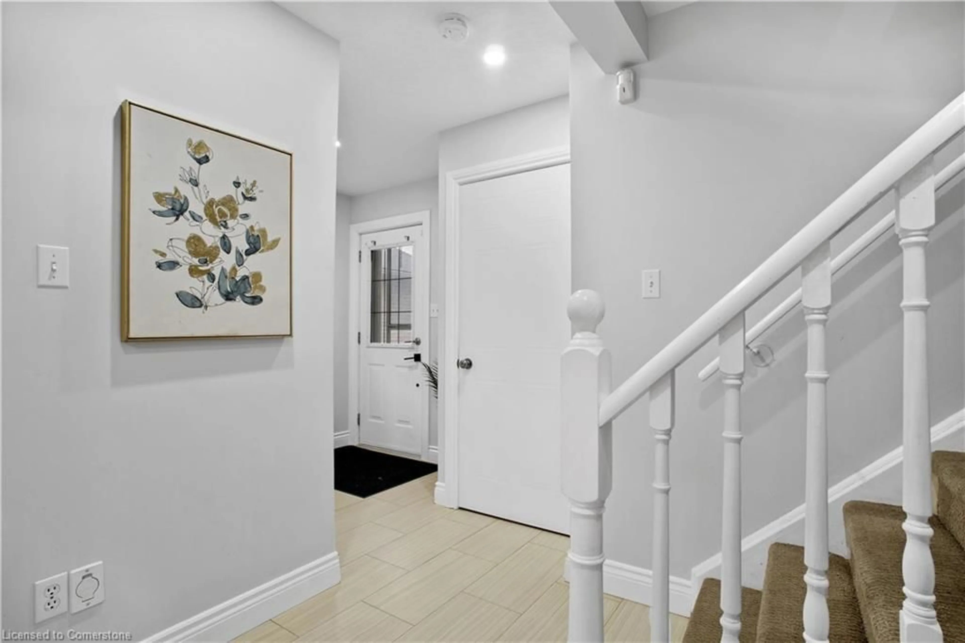 Indoor entryway for 15 Briarfield St, Kitchener Ontario N2A 4B6