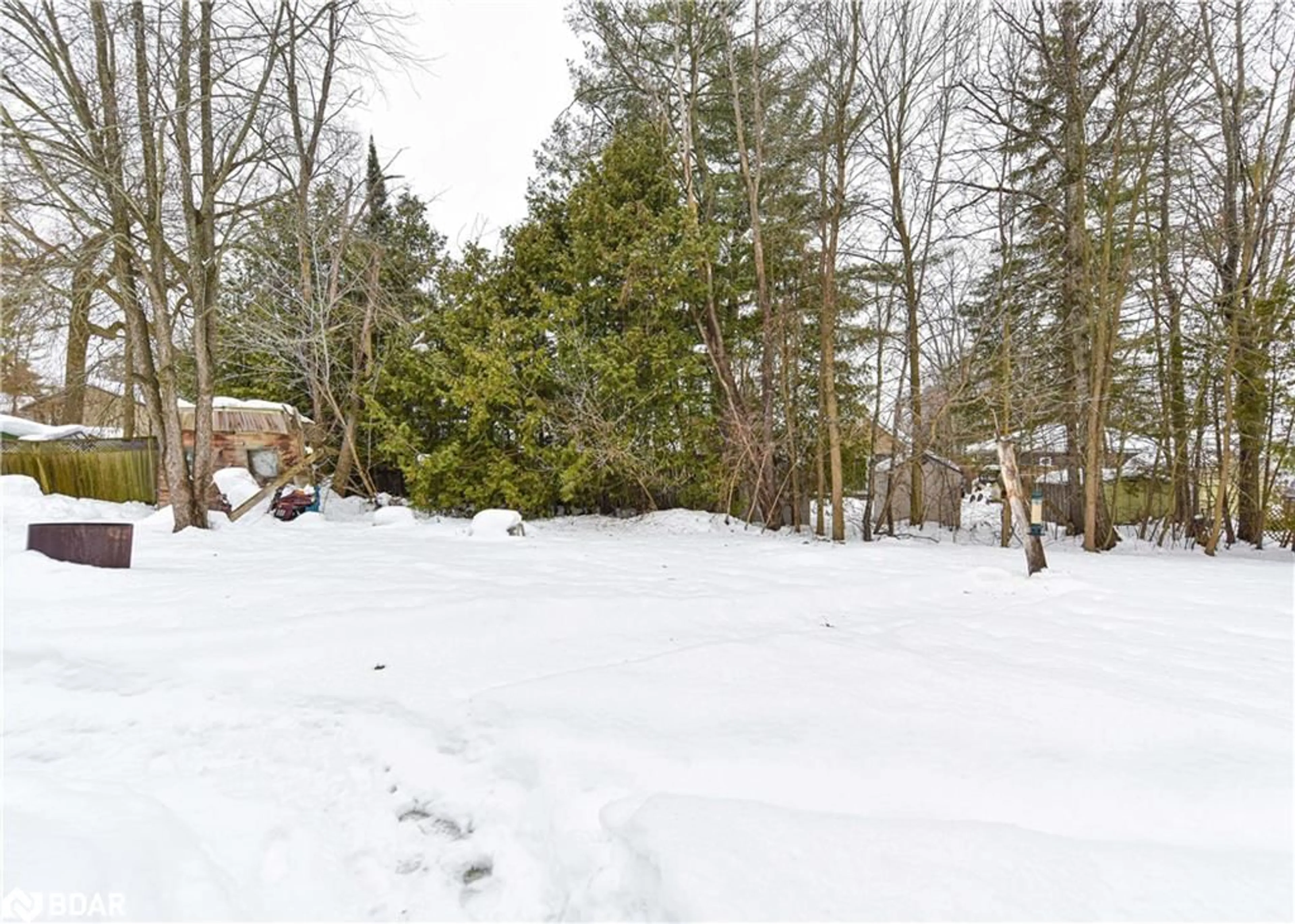 Patio, forest/trees view for 3442 Beachview Ave, Cumberland Ontario L0K 1G0