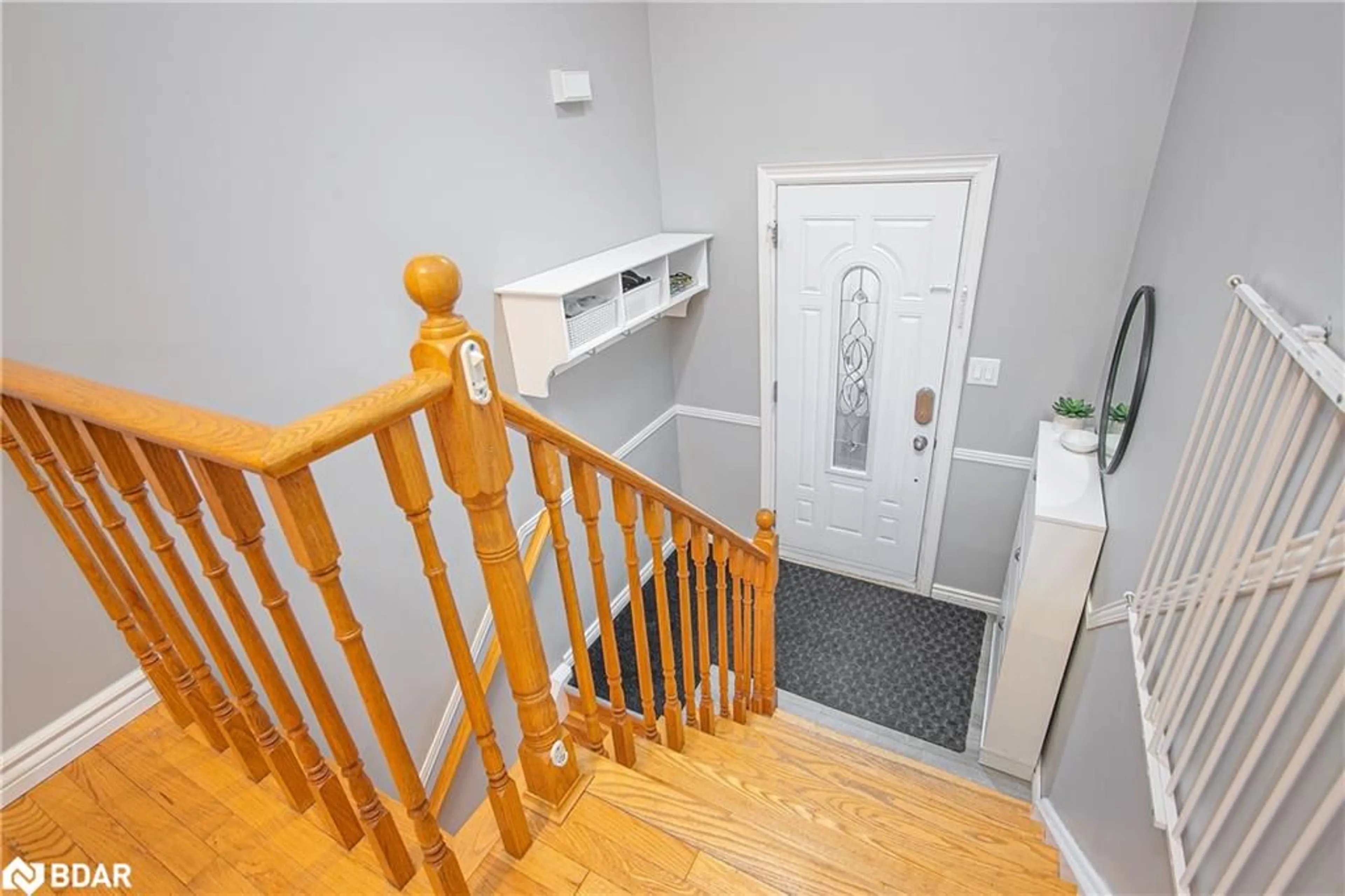 Indoor foyer for 65 Sandy Lane, Angus Ontario L0M 1B3