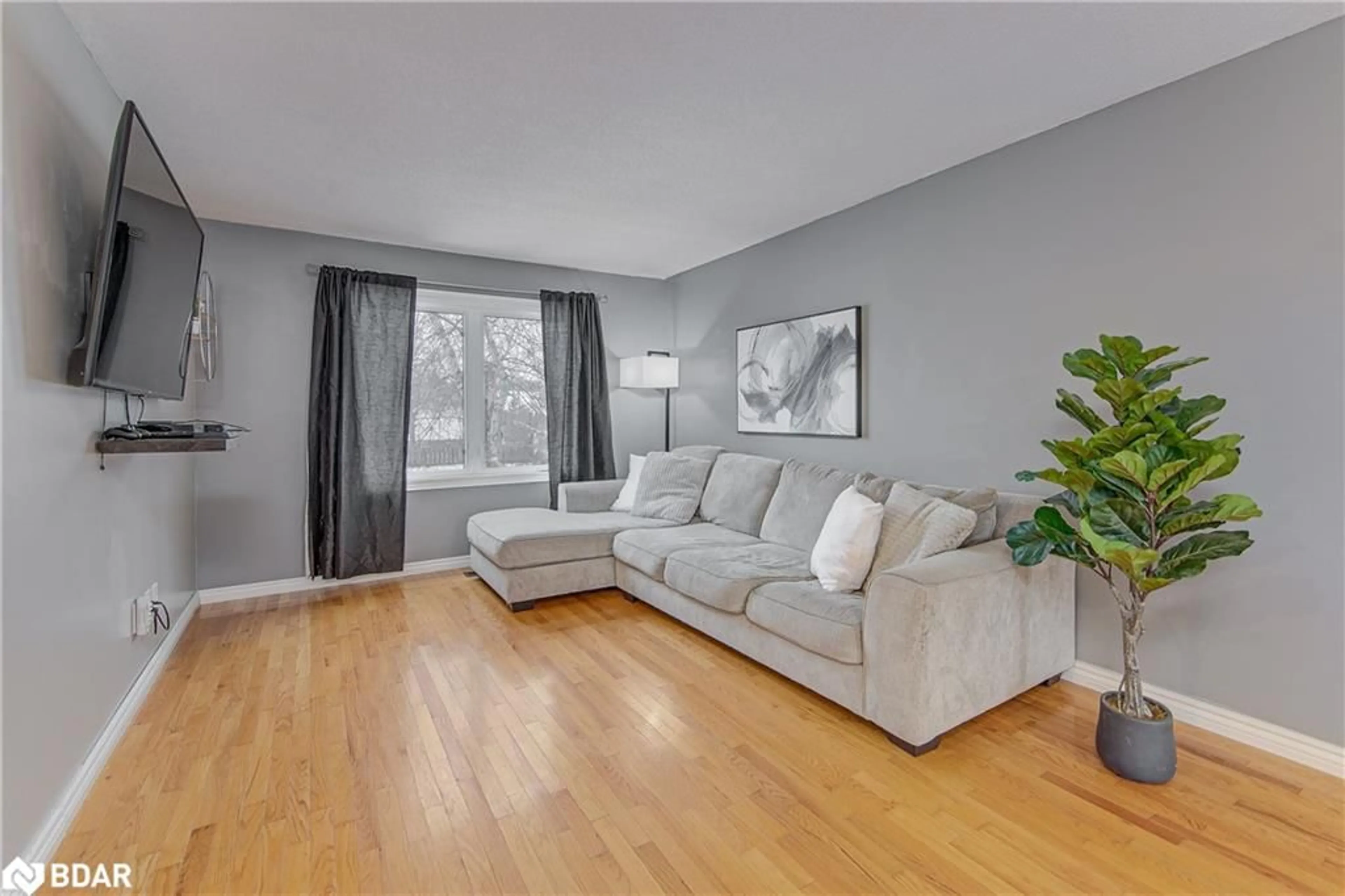 Living room with furniture, wood/laminate floor for 65 Sandy Lane, Angus Ontario L0M 1B3