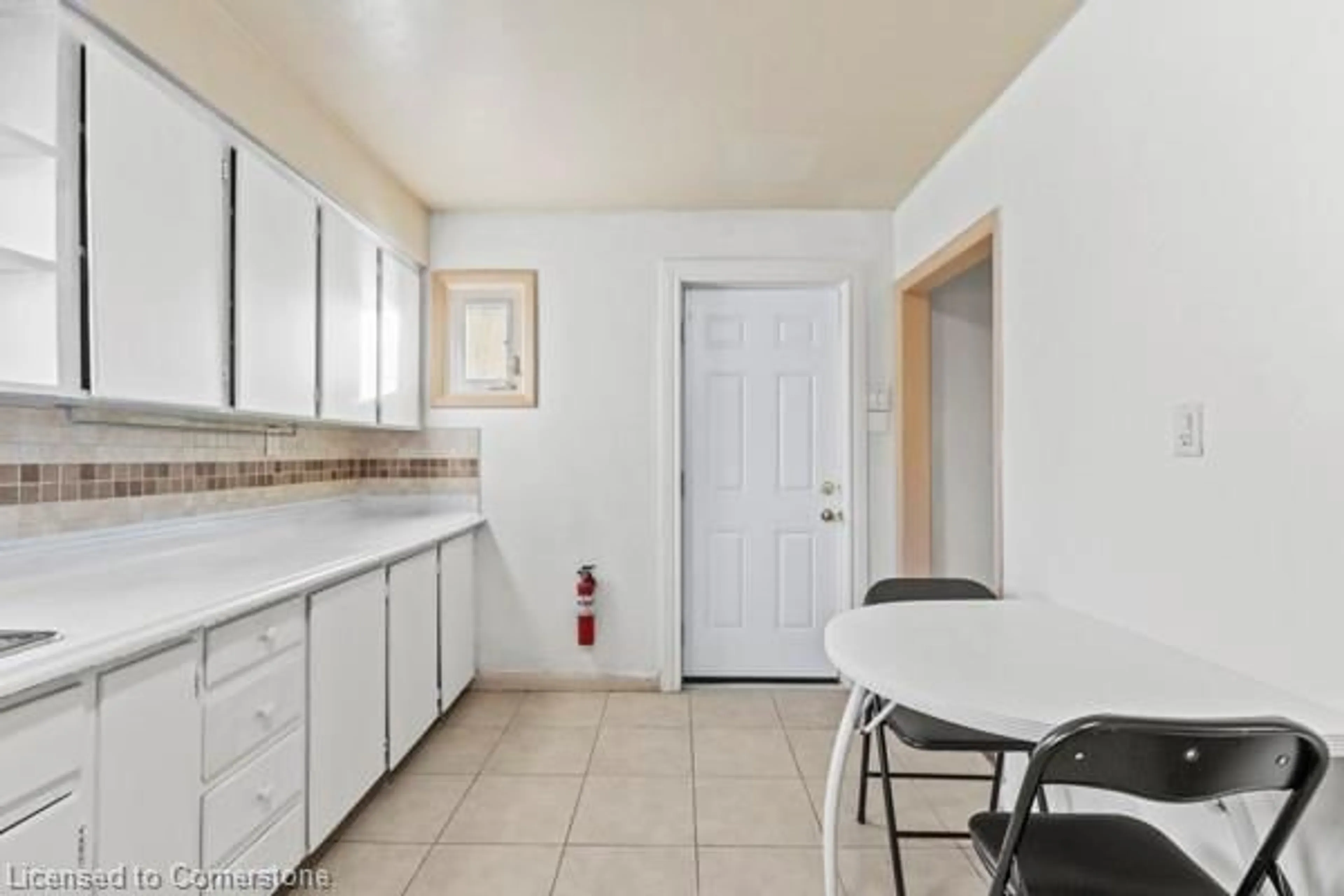 Standard kitchen, ceramic/tile floor for 50 West 4th St, Hamilton Ontario L9C 3M4