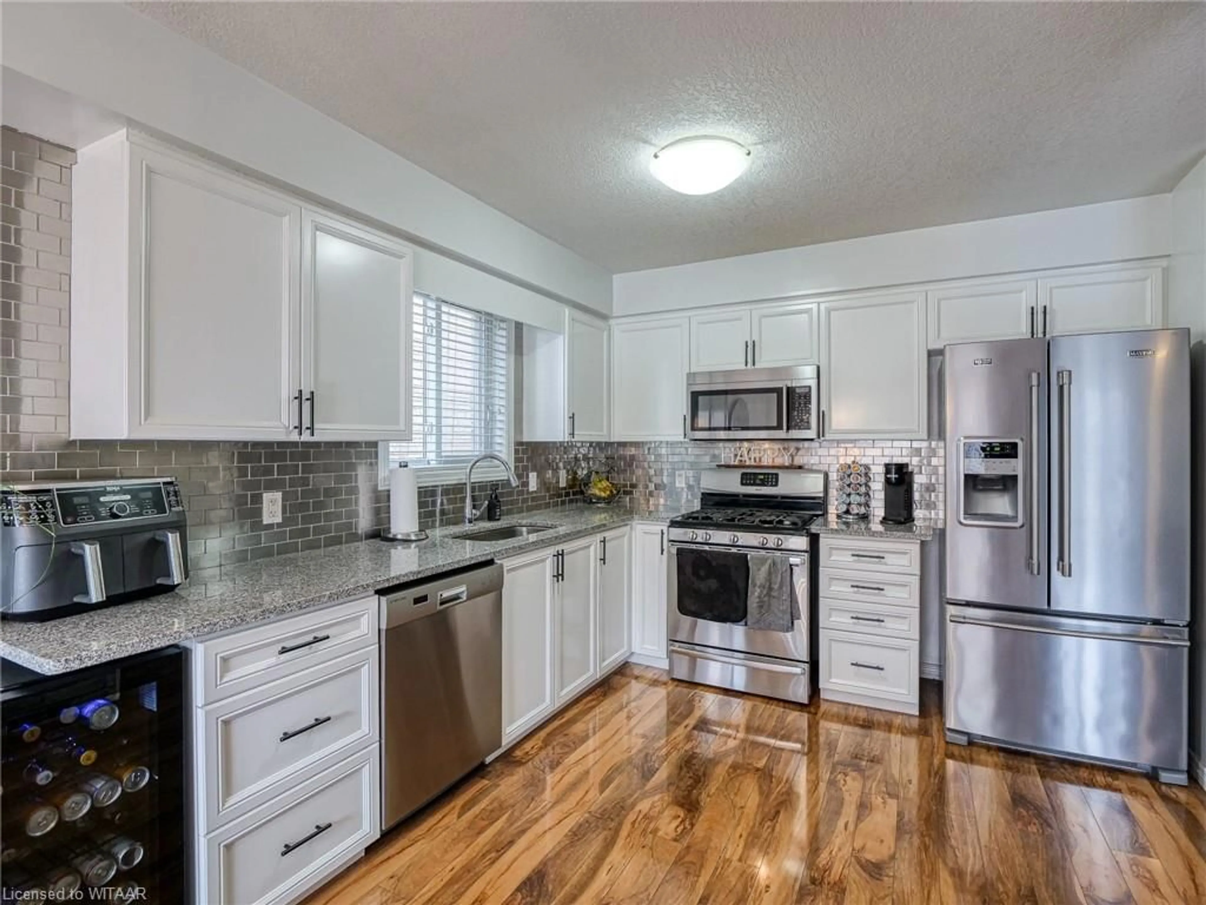 Open concept kitchen, unknown for 576 Champlain Ave, Woodstock Ontario N4V 0A6