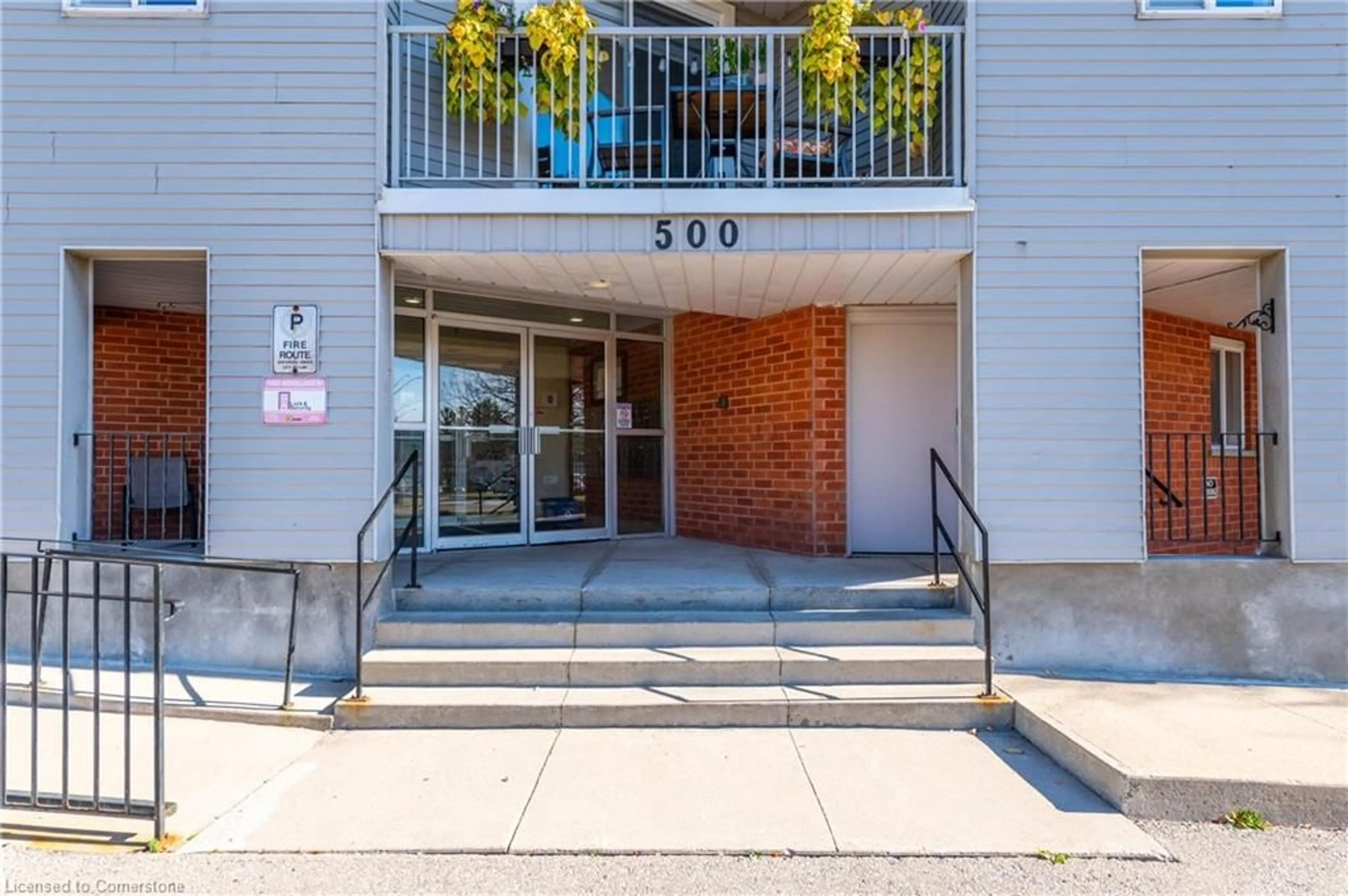 Indoor foyer for 500 Westmount Rd #310, Kitchener Ontario N2N 5M9