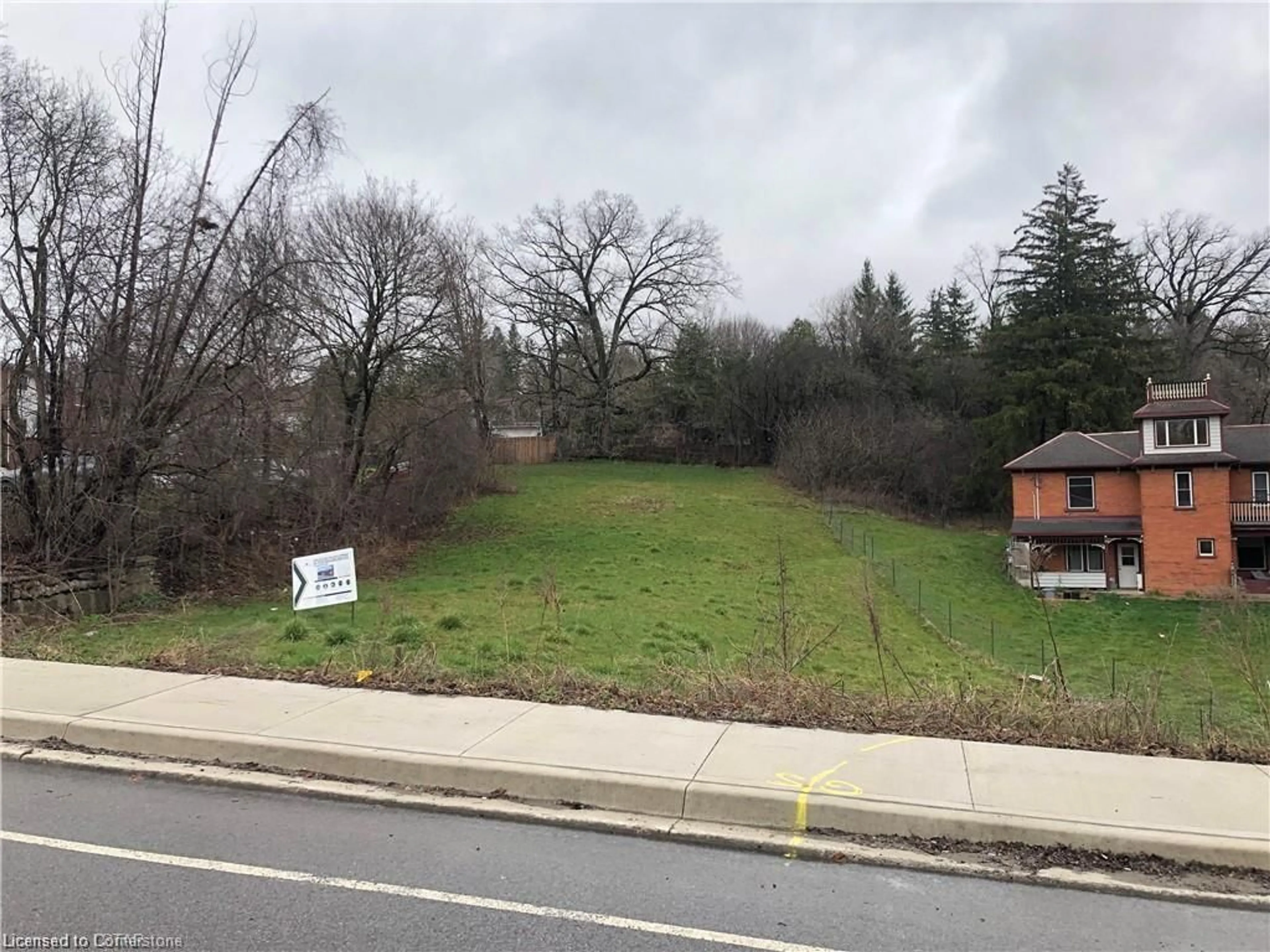 A pic from outside/outdoor area/front of a property/back of a property/a pic from drone, unknown for 26 Bridge St, Kitchener Ontario N2K 1K4