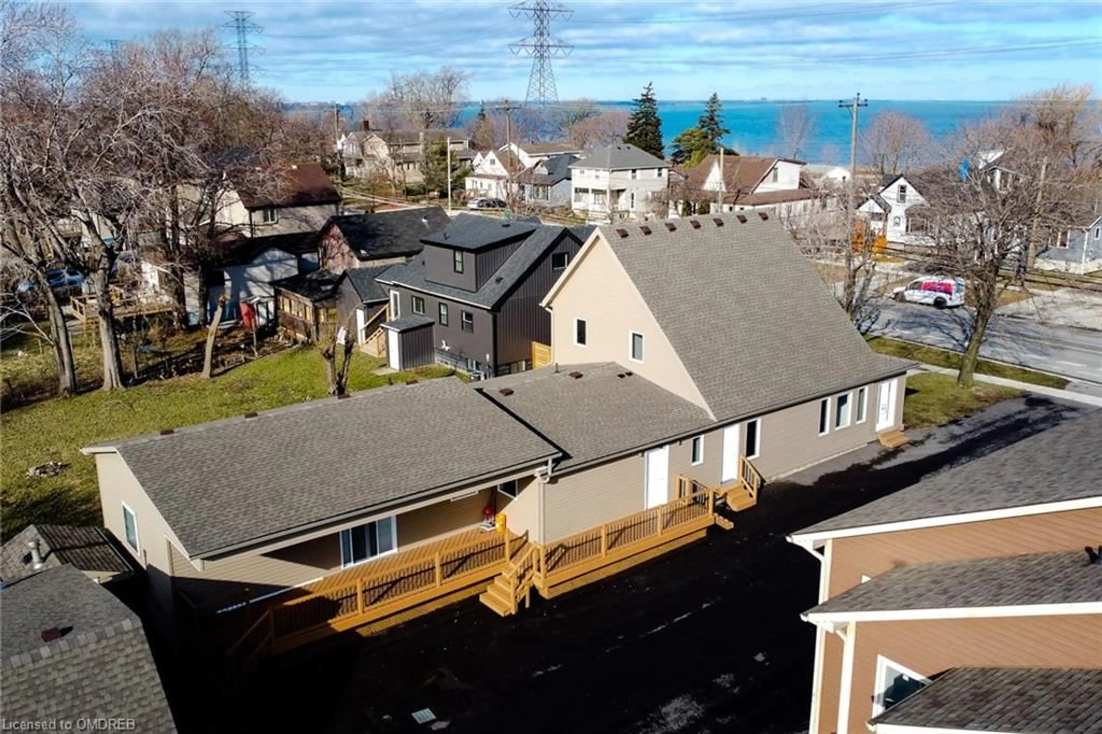 A pic from outside/outdoor area/front of a property/back of a property/a pic from drone, water/lake/river/ocean view for 184 Beach Blvd, Hamilton Ontario L8H 6V9