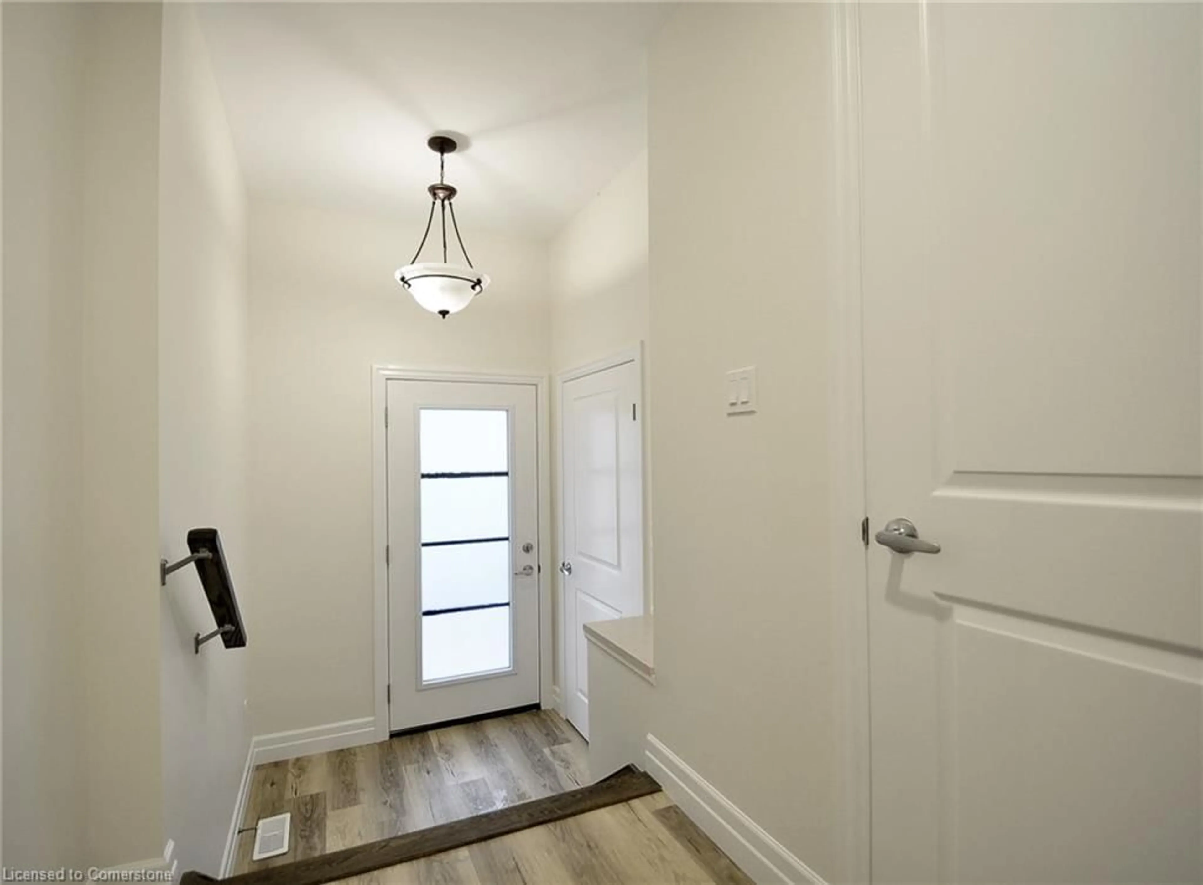 Indoor entryway for 38 Dudhope Ave, Cambridge Ontario N1R 4T3