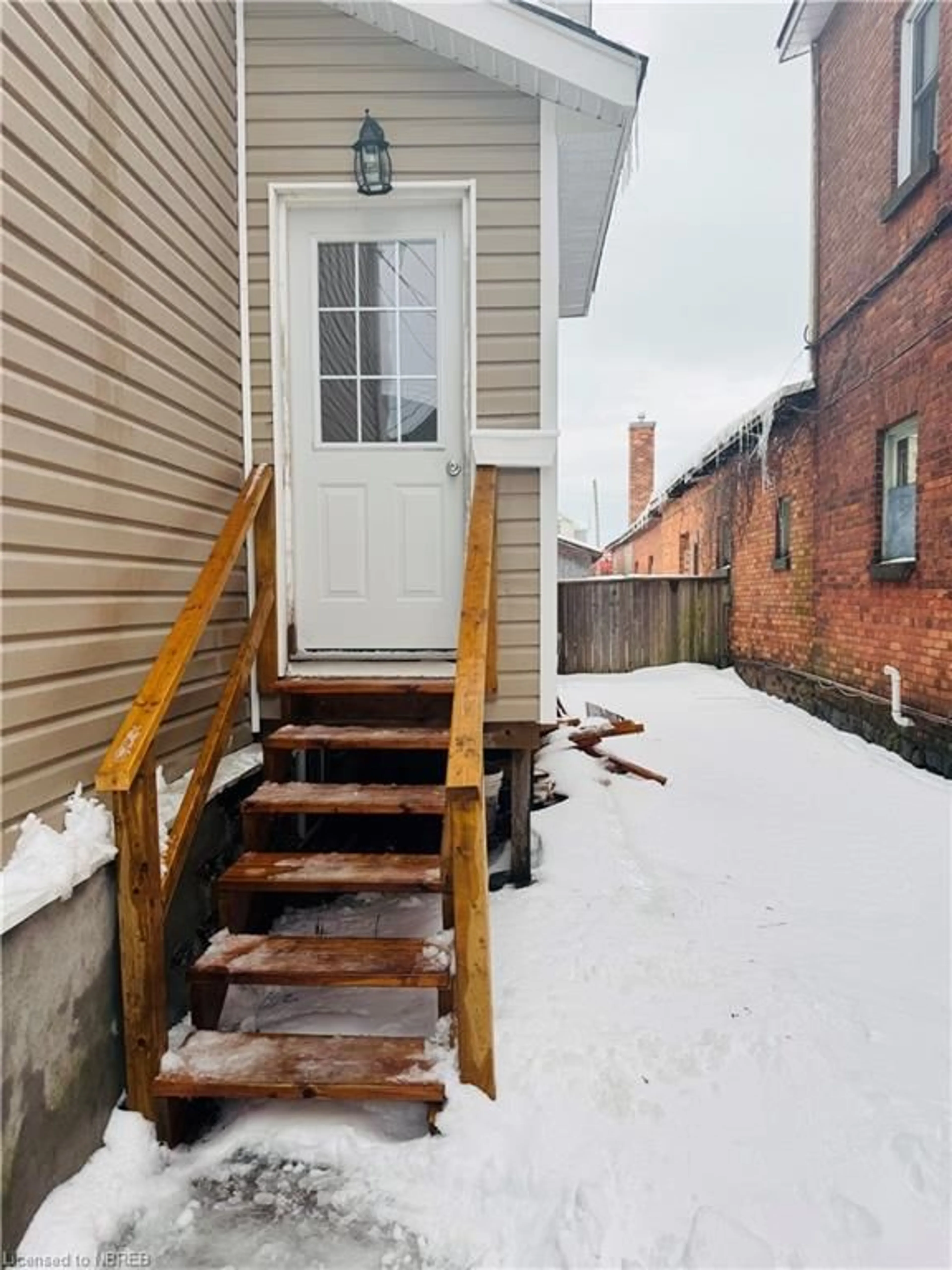 Stairs for 472 First Ave W, North Bay Ontario P1B 3C4