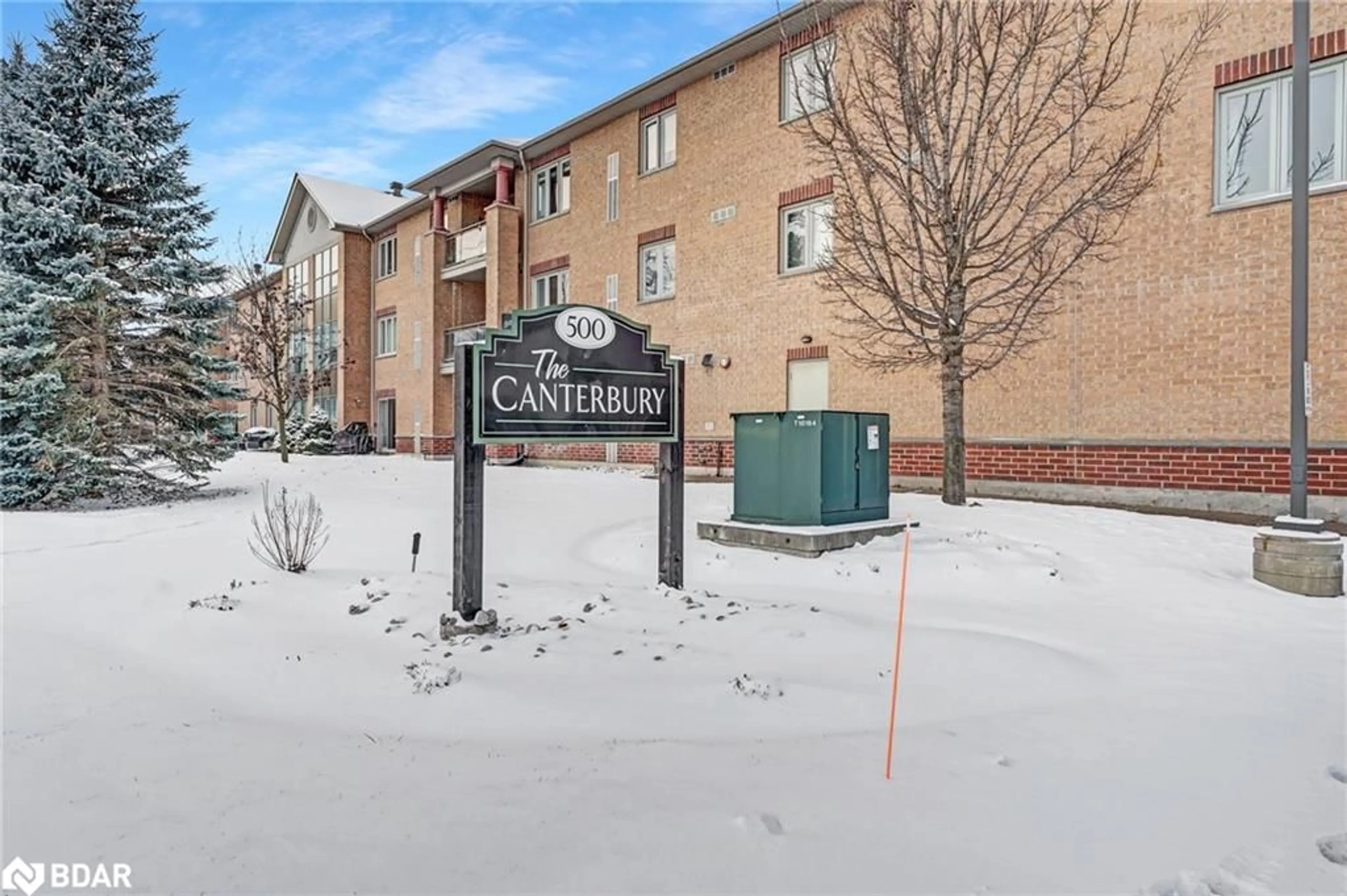 Patio, street for 500 Mapleview Dr #109, Barrie Ontario L4N 6C3