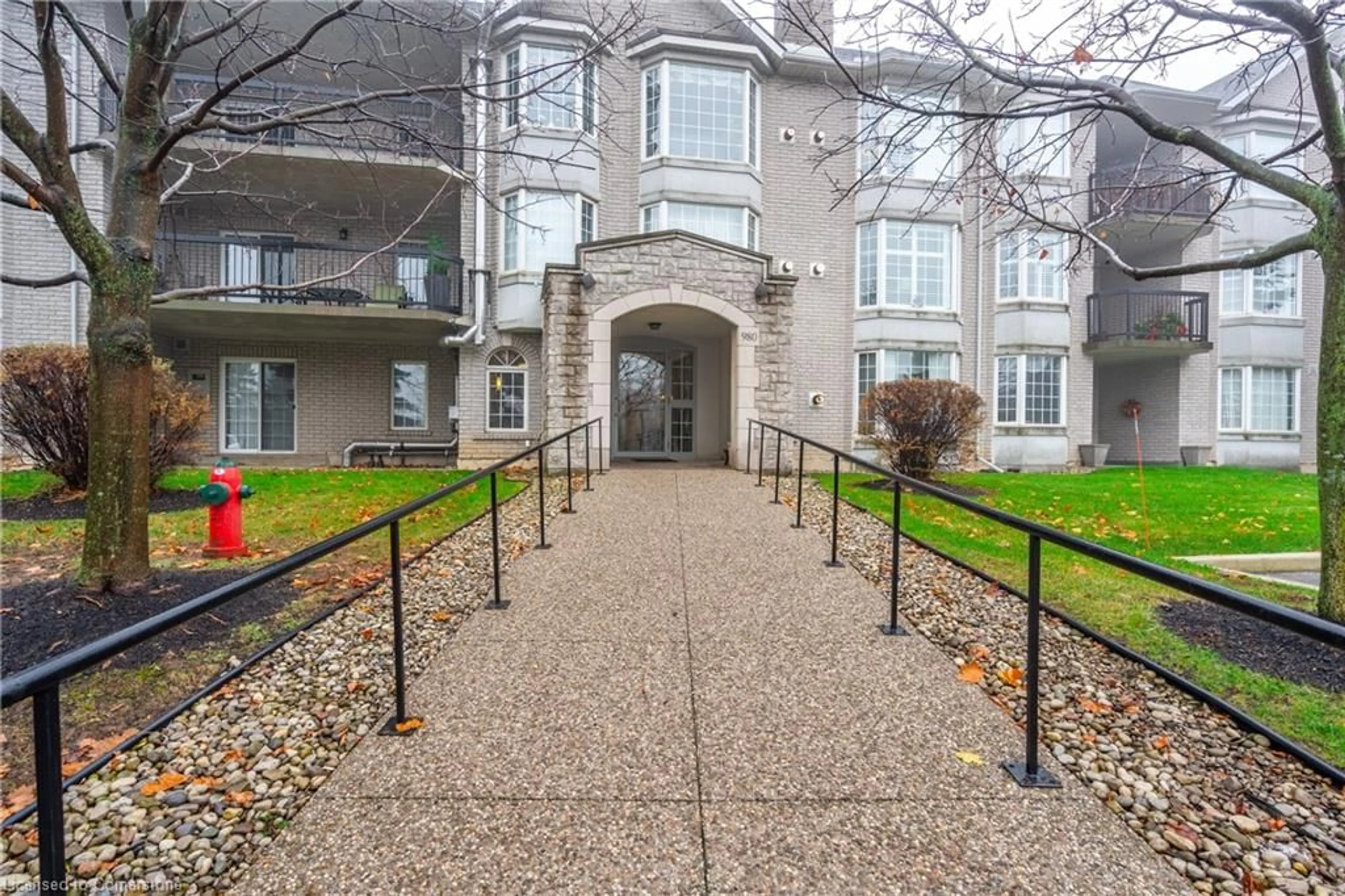 Patio, street for 980 Golf Links Rd #107, Ancaster Ontario L9K 1J8