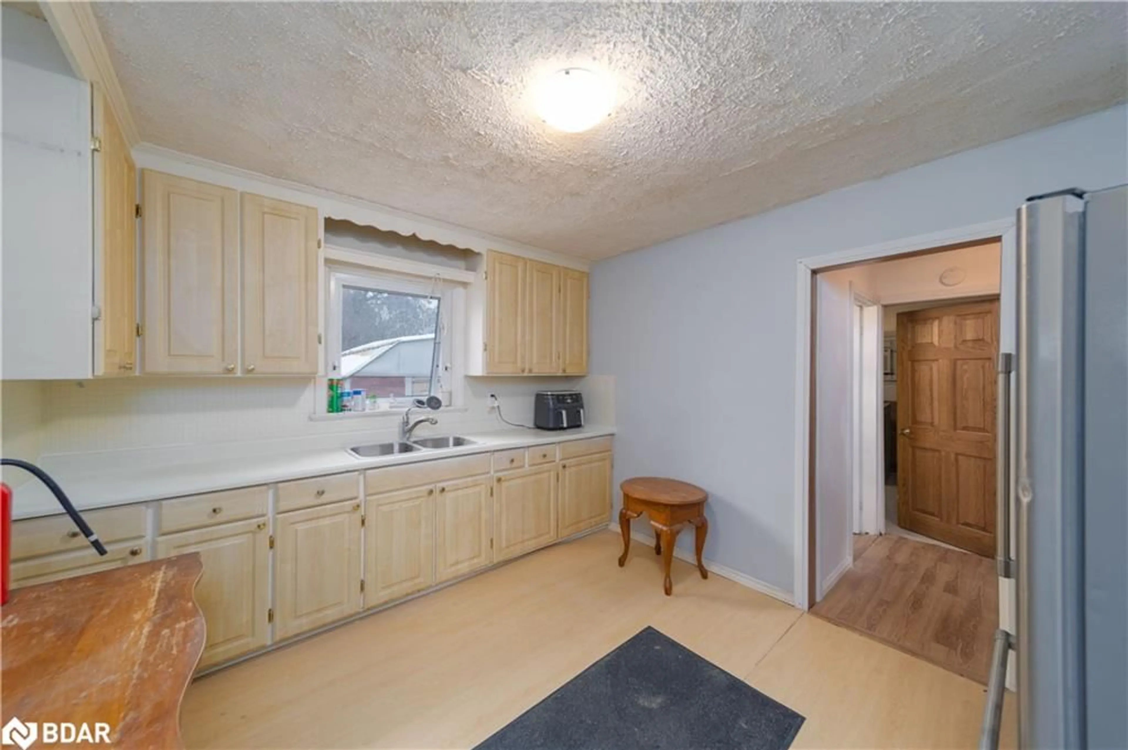 Standard kitchen, unknown for 177 Mill St, Angus Ontario L0M 1B0