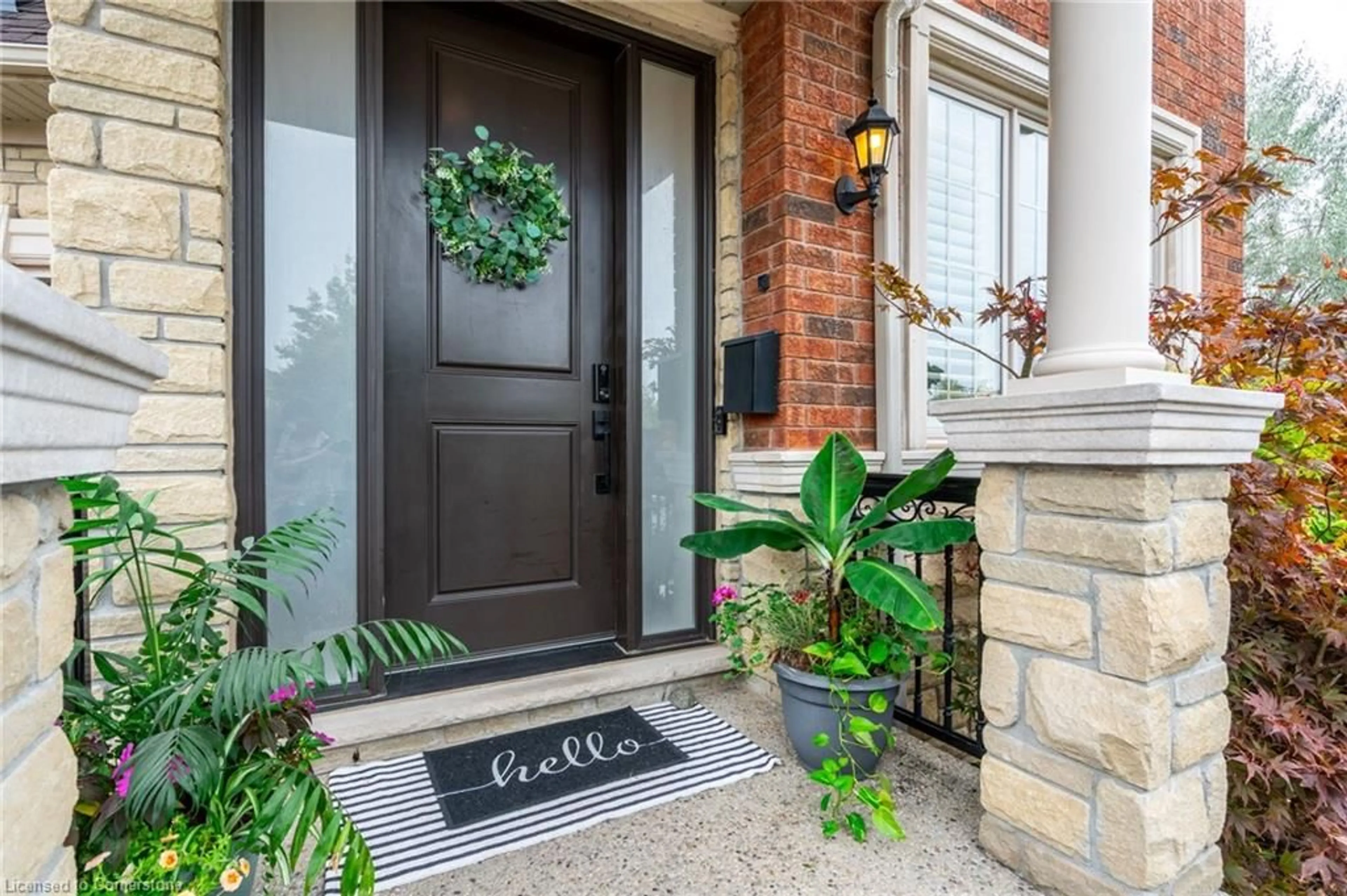 Indoor entryway for 4610 Cornerstone Dr, Burlington Ontario L7M 0C9