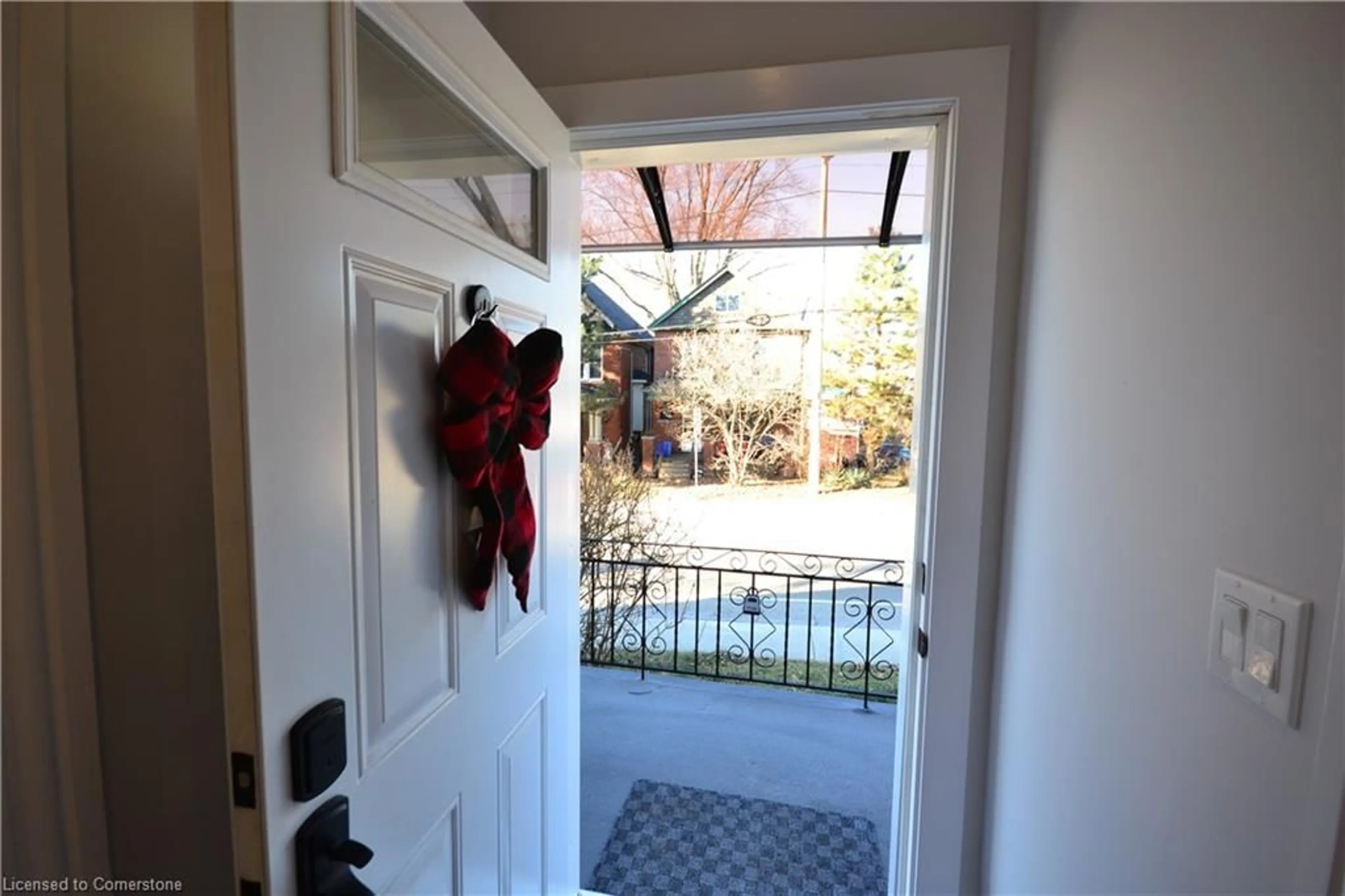 Indoor entryway for 66 Dundurn St, Hamilton Ontario L8R 3E3