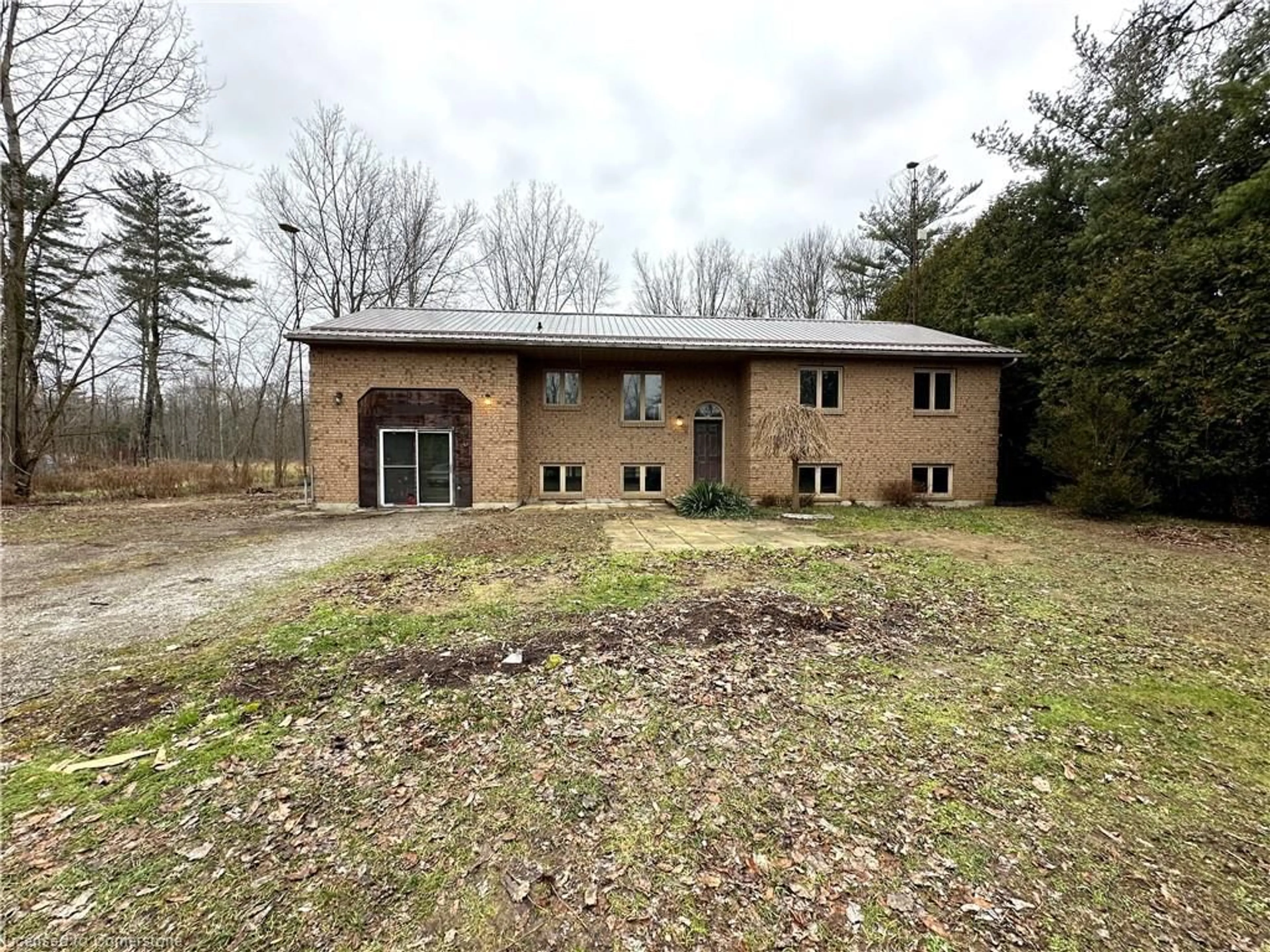 A pic from outside/outdoor area/front of a property/back of a property/a pic from drone, building for 923 Mcdowell Rd, Simcoe Ontario N3Y 4J9