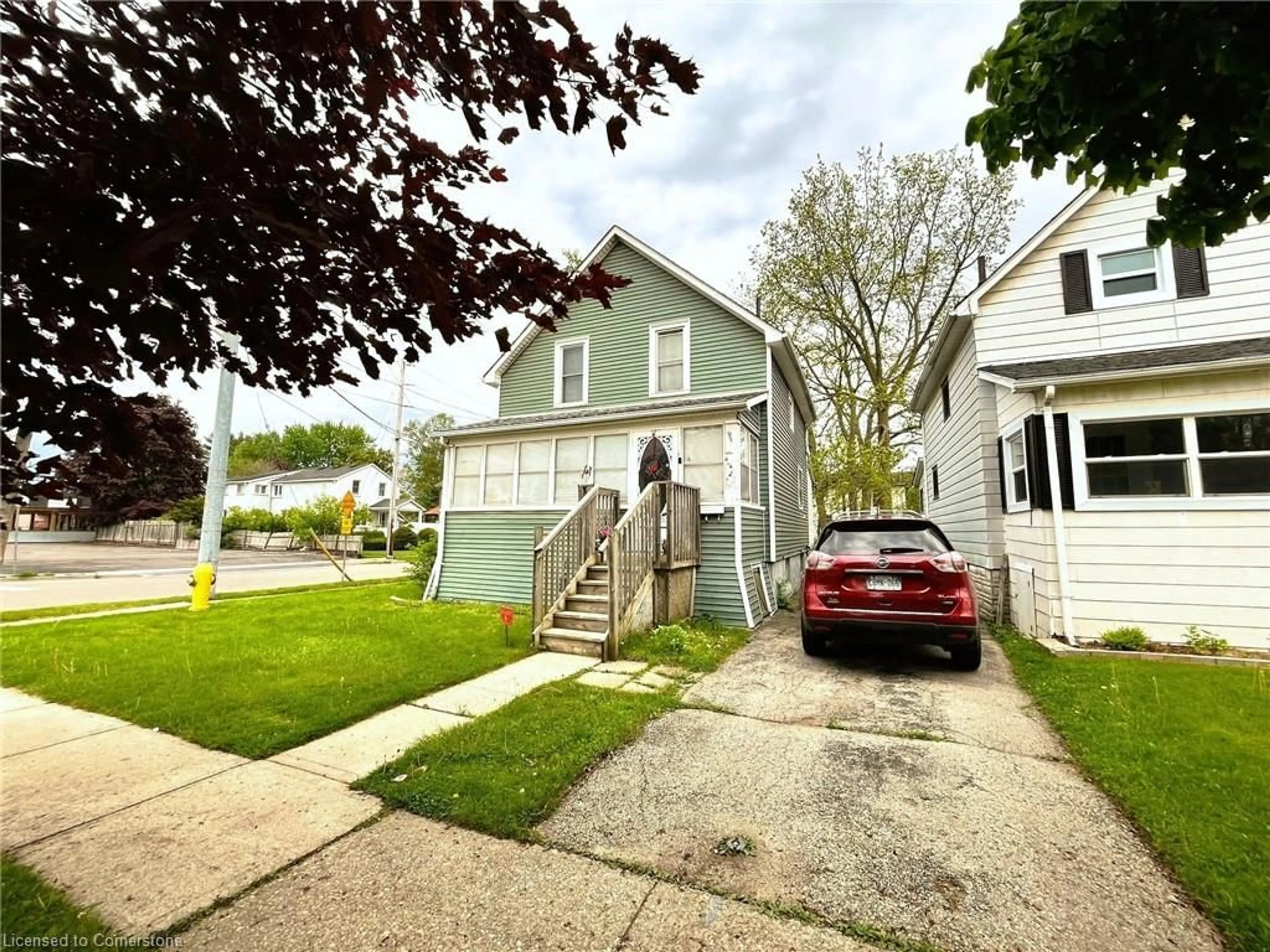 A pic from outside/outdoor area/front of a property/back of a property/a pic from drone, street for 300 George St, Dunnville Ontario N1A 2T6