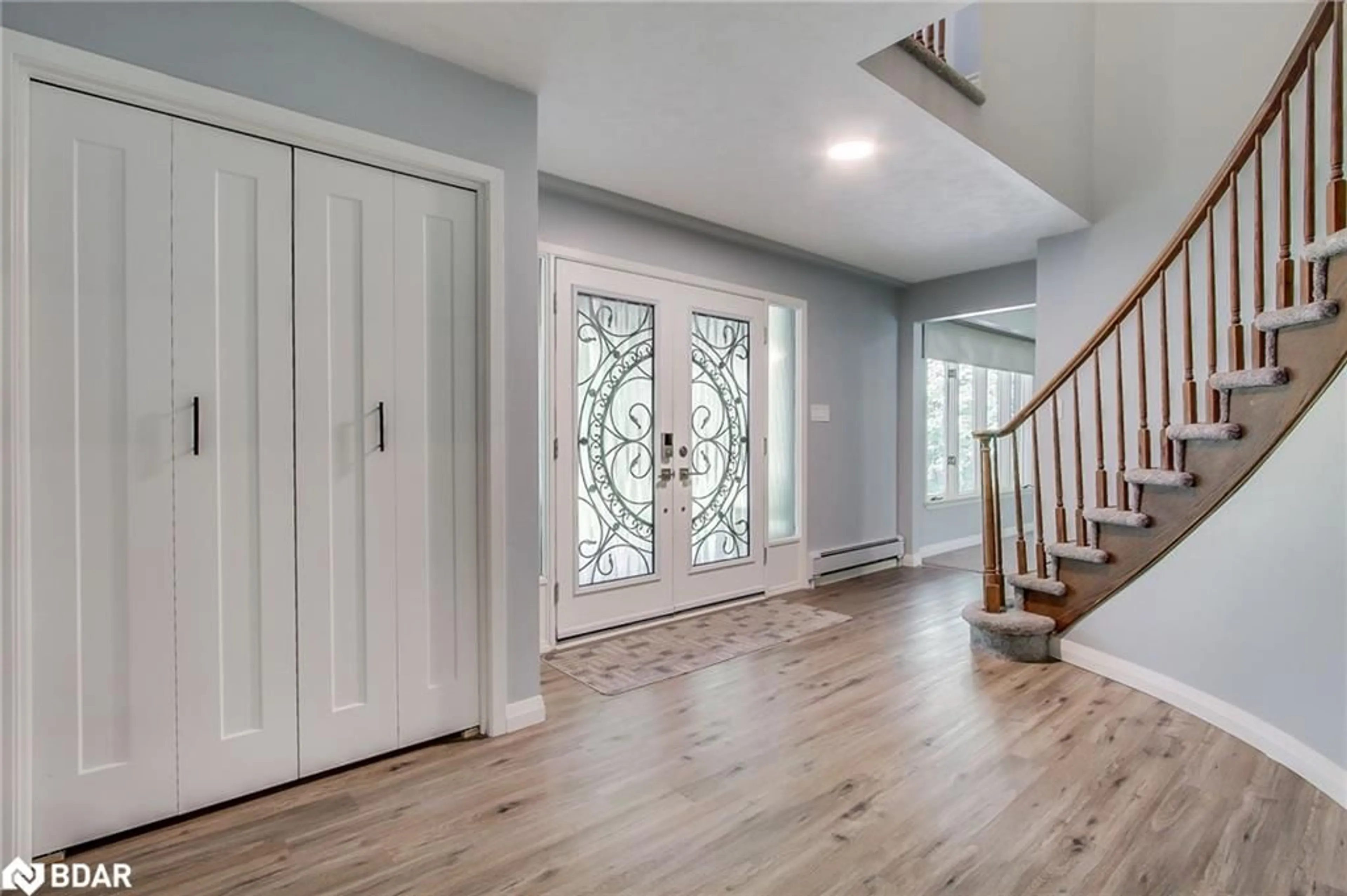 Indoor entryway for 1369 Ryerson Blvd, Orillia Ontario L3V 6H4