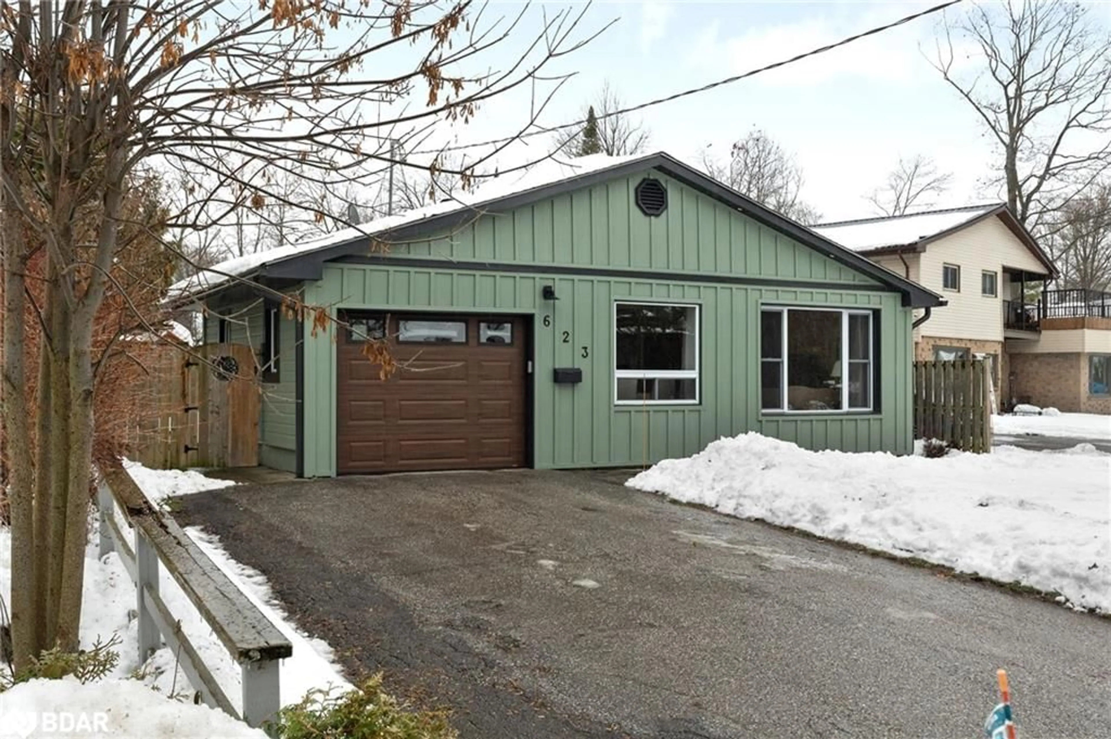 Indoor garage for 623 Moberley Ave, Orillia Ontario L3V 6R7