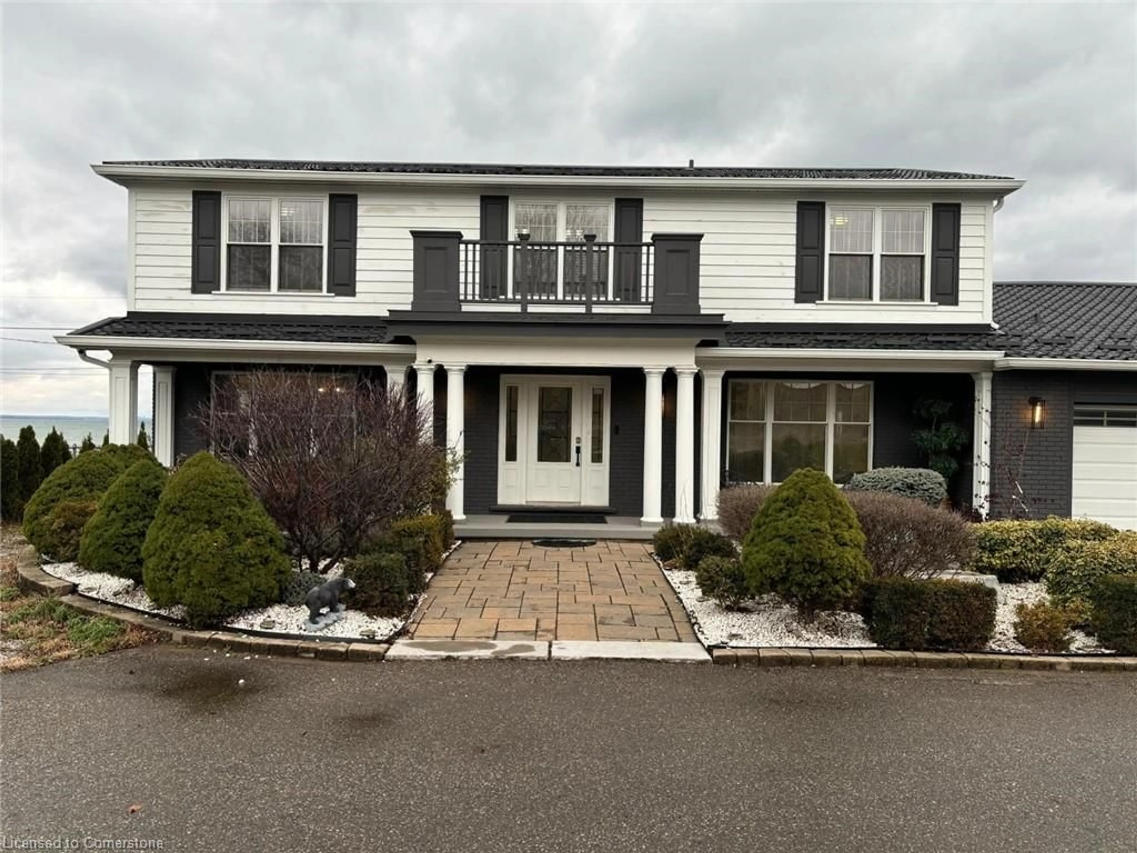 A pic from outside/outdoor area/front of a property/back of a property/a pic from drone, building for 1073 N Service Rd, Hamilton Ontario L8E 5E1