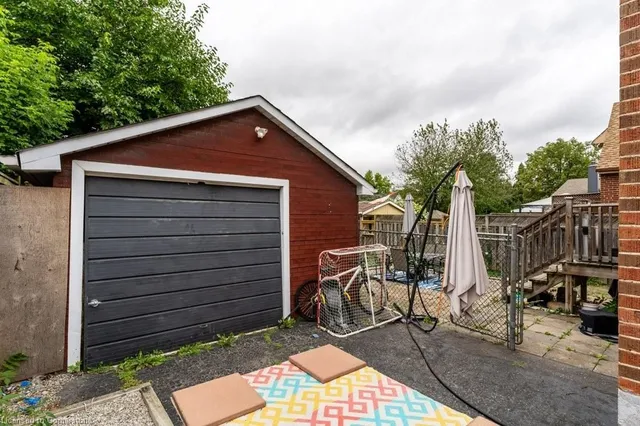 Additional property image - 252 Glencairn Ave