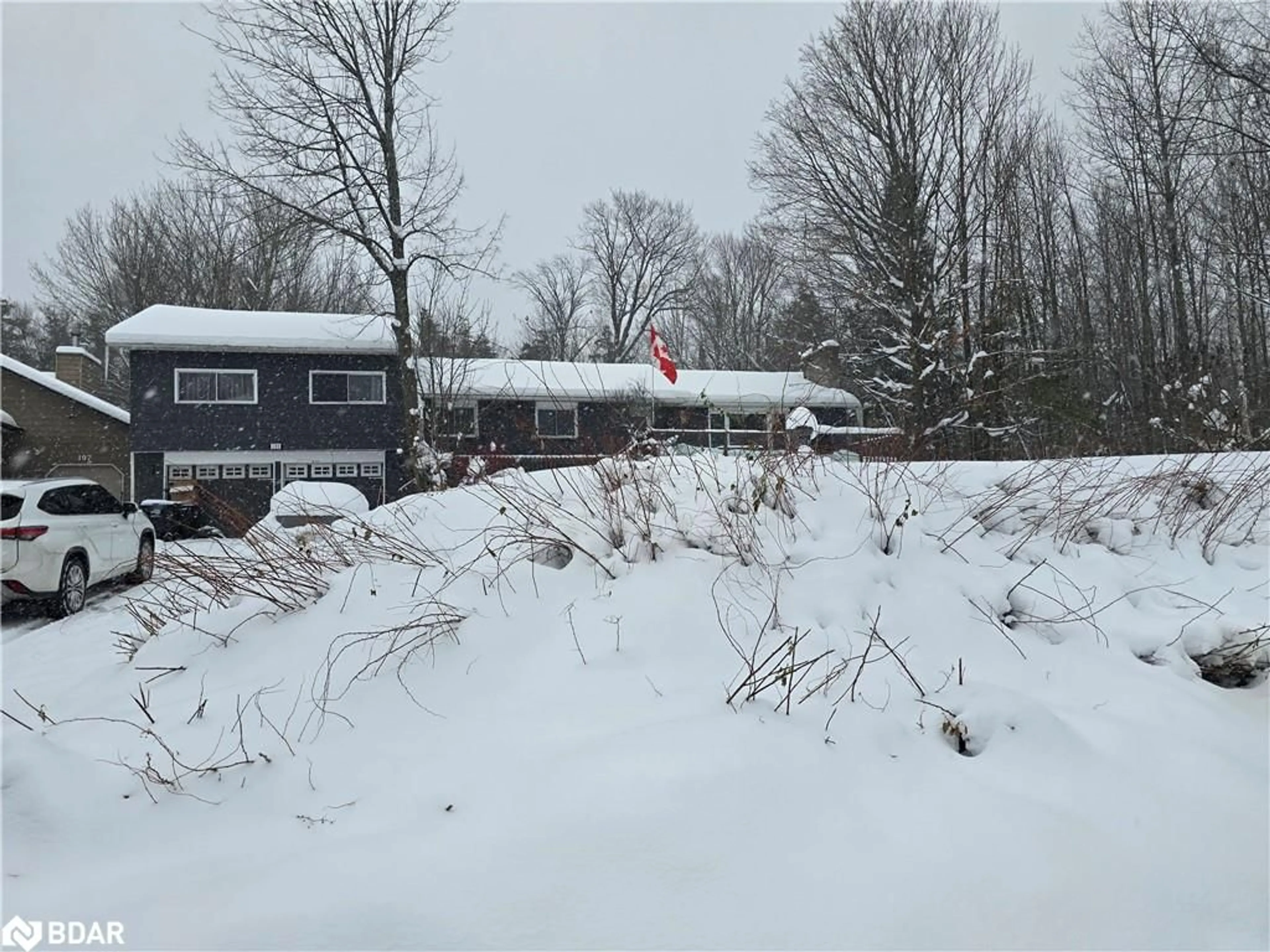 A pic from outside/outdoor area/front of a property/back of a property/a pic from drone, unknown for 195 Bayview Ave, Port McNicoll Ontario L0K 1R0