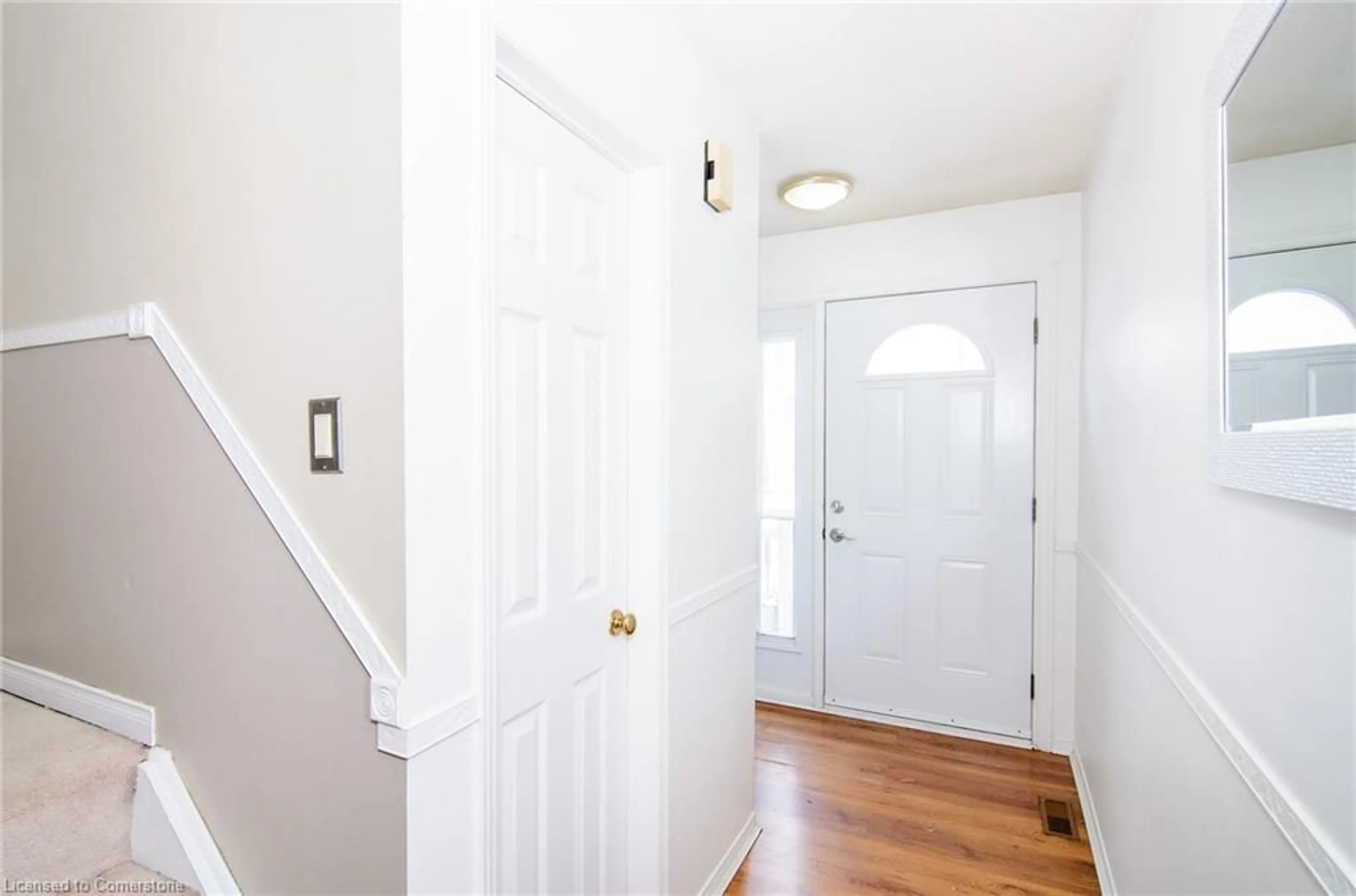 Indoor entryway for 79 Braeheid Avenue Ave #6, Hamilton Ontario L8B 0C6