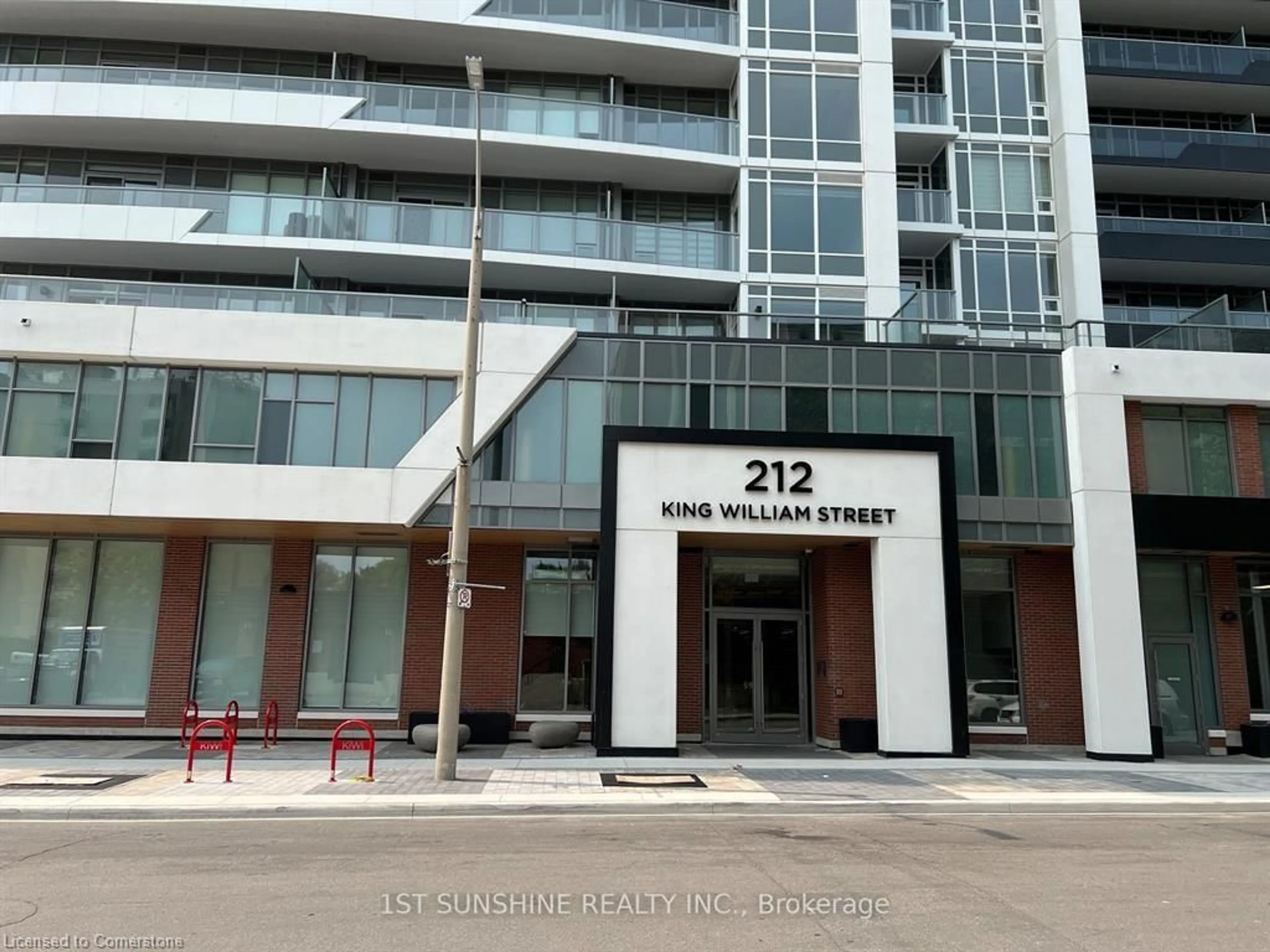 Indoor foyer for 212 King William St #1212, Hamilton Ontario L8R 0A7