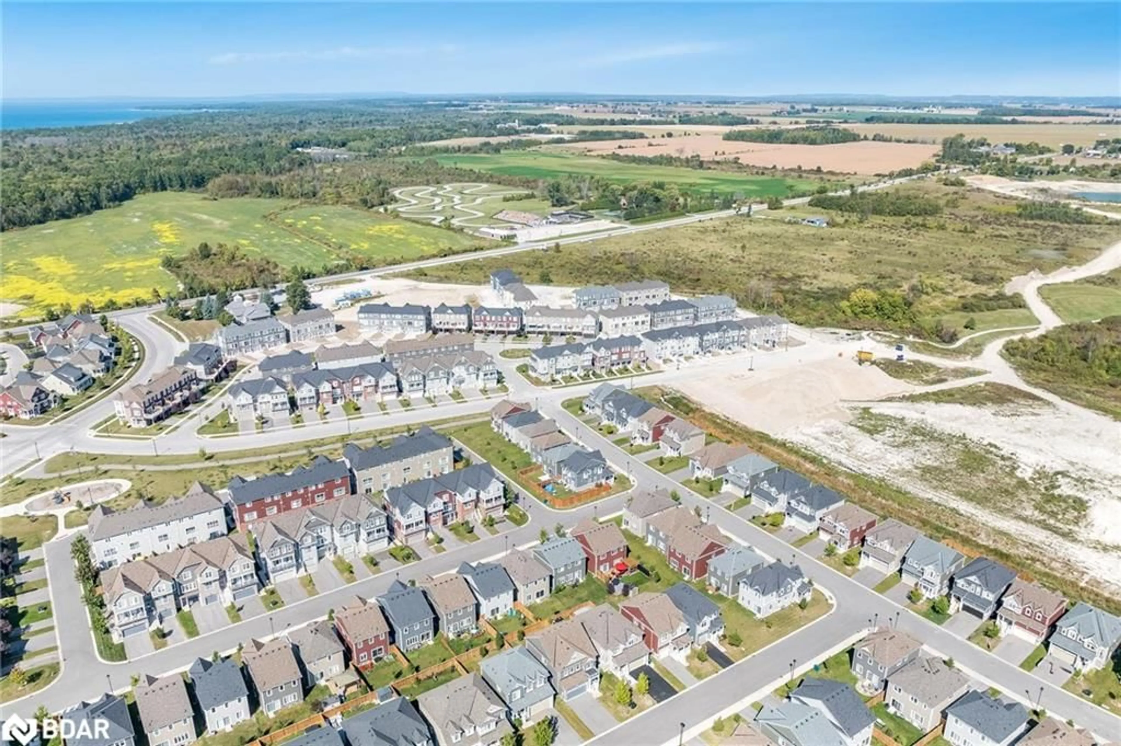 A pic from outside/outdoor area/front of a property/back of a property/a pic from drone, street for 26 Dunes Dr, Wasaga Beach Ontario L9Z 0J1