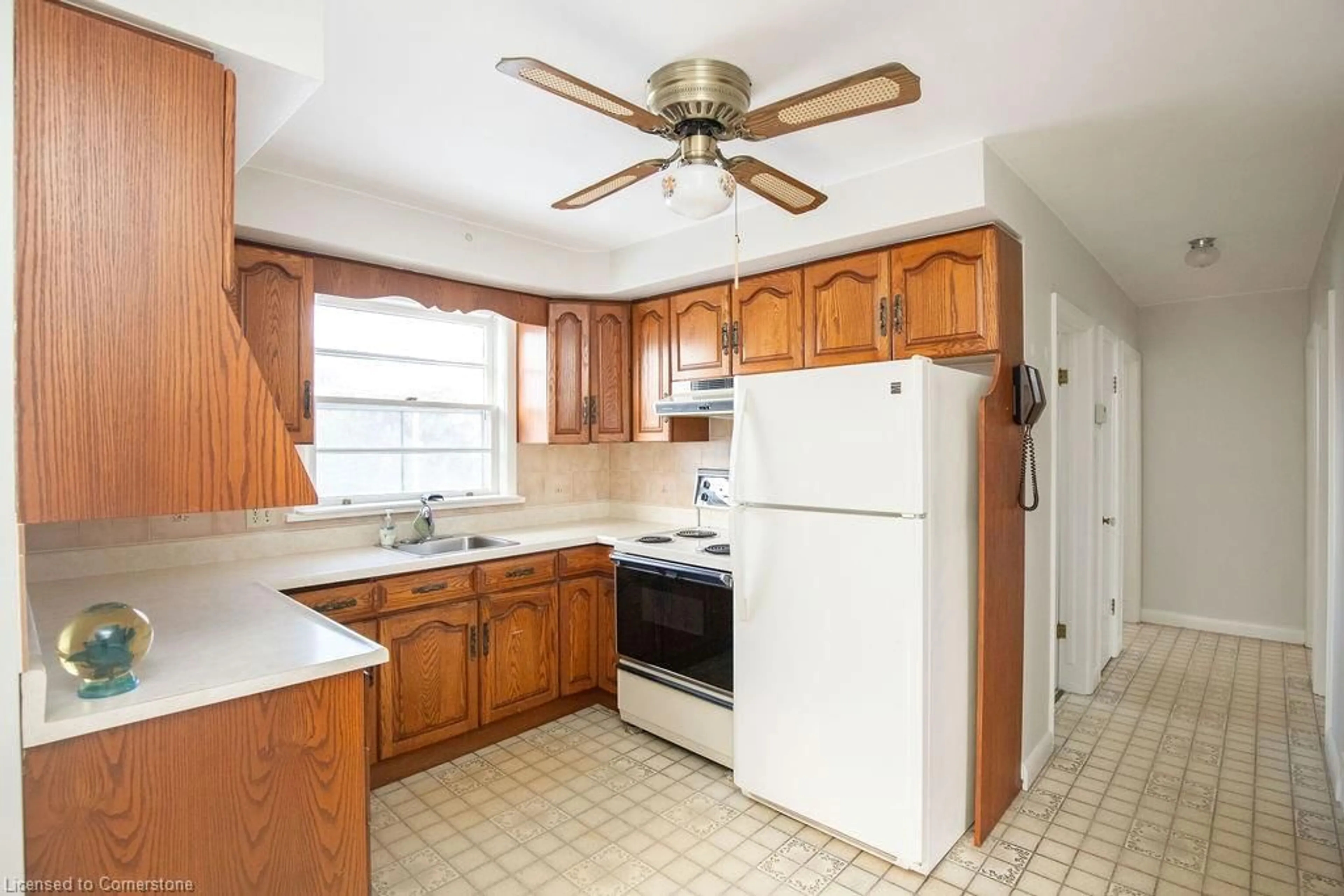 Standard kitchen, unknown for 46 Wyngate Ave, Hamilton Ontario L8G 1T2