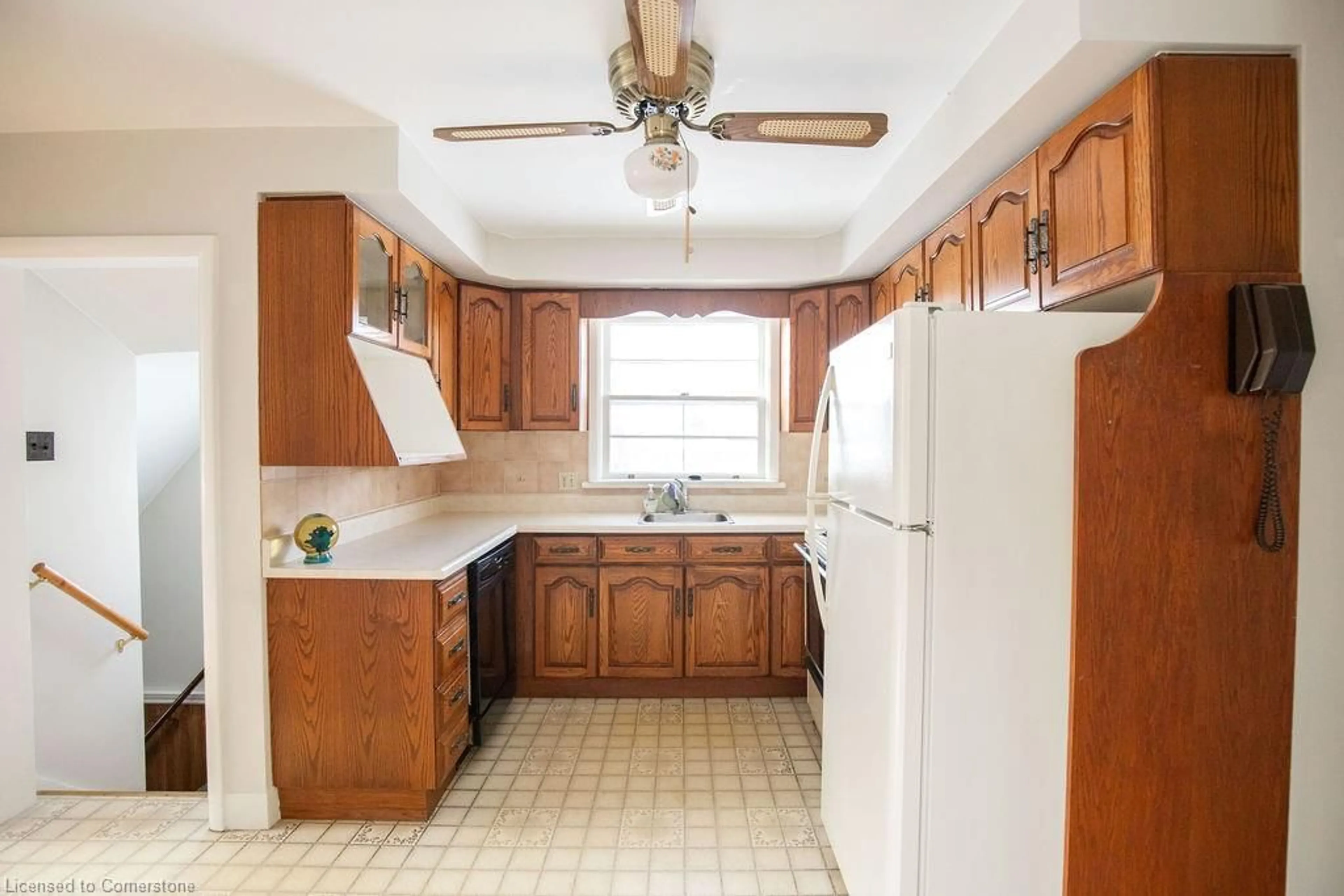 Standard kitchen, ceramic/tile floor for 46 Wyngate Ave, Hamilton Ontario L8G 1T2