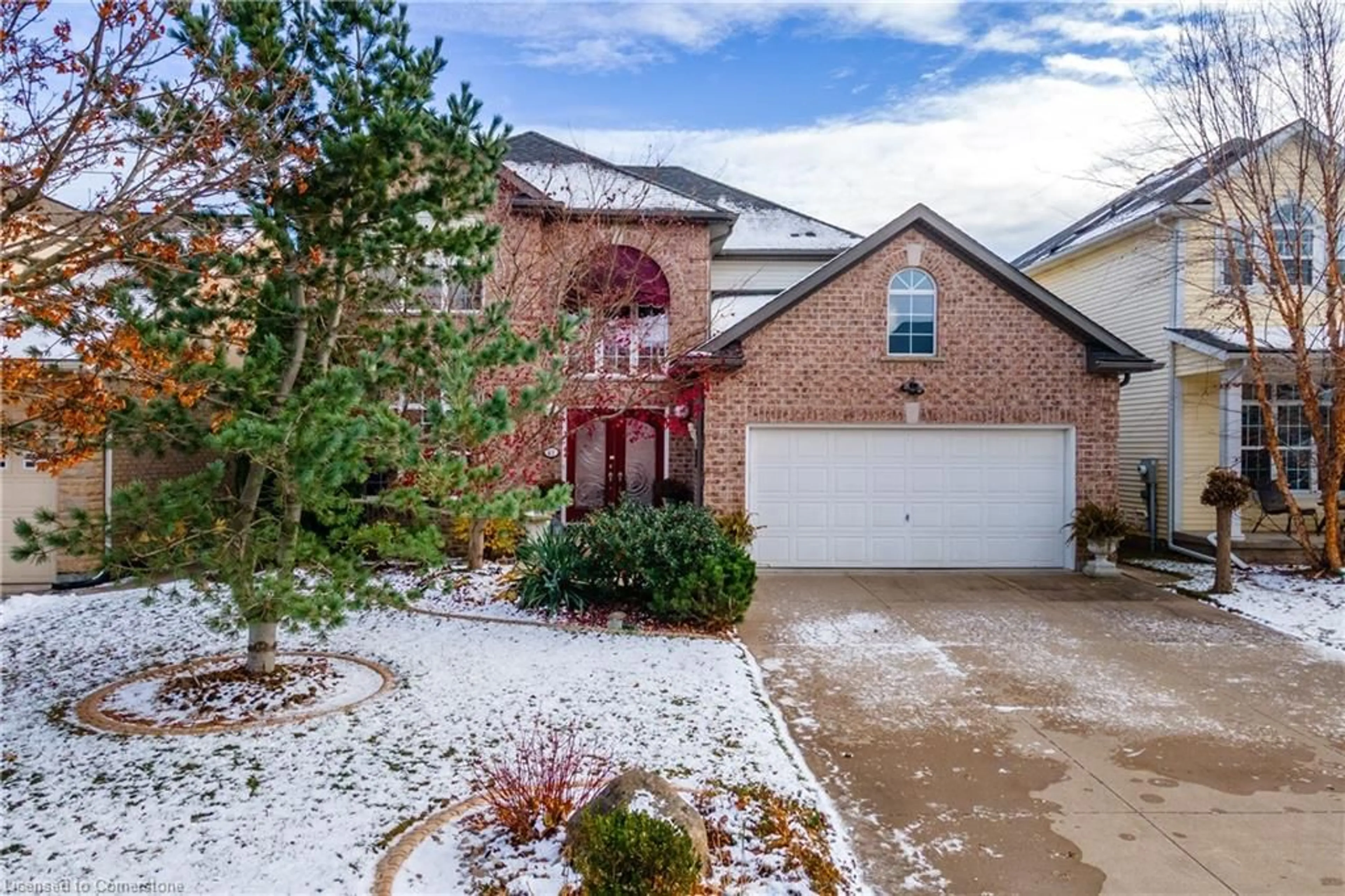 A pic from outside/outdoor area/front of a property/back of a property/a pic from drone, street for 41 Oarsman Cres, St. Catharines Ontario L2N 7N7