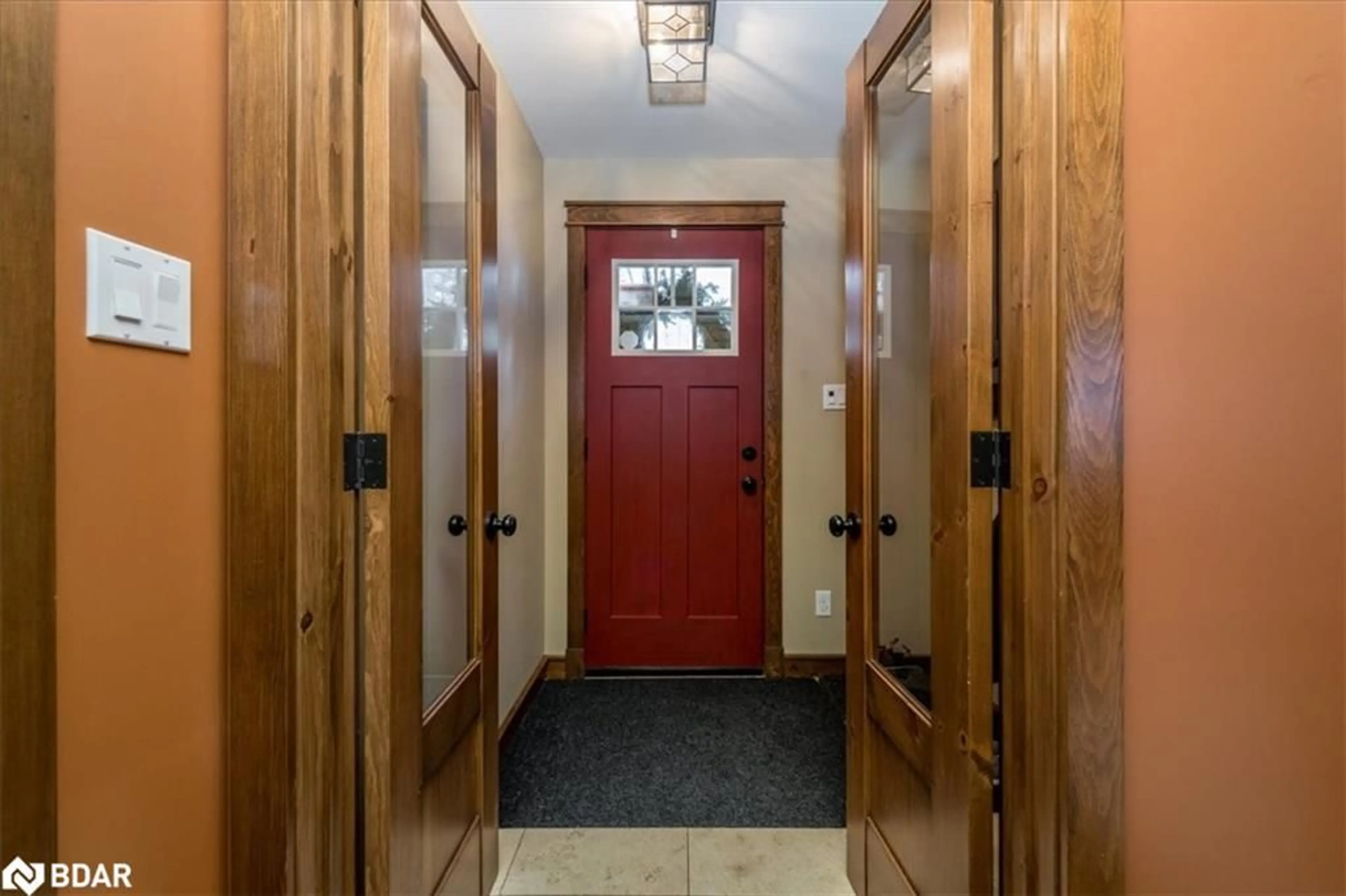 Indoor foyer for 2084 Sunnidale Rd, Utopia Ontario L0M 1T2