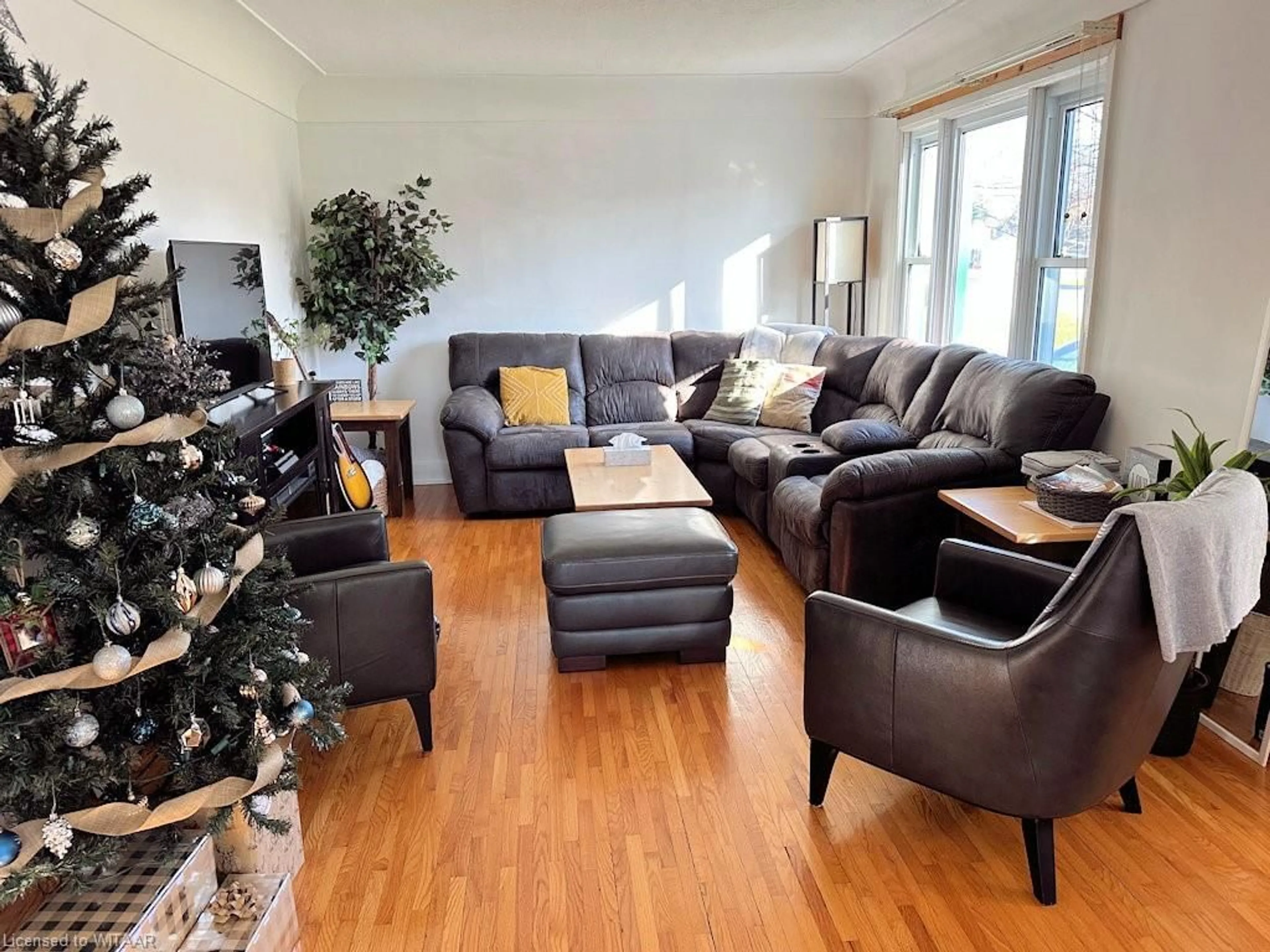 Living room with furniture, wood/laminate floor for 387 Highway 19, Middleton Ontario N4G 4G9