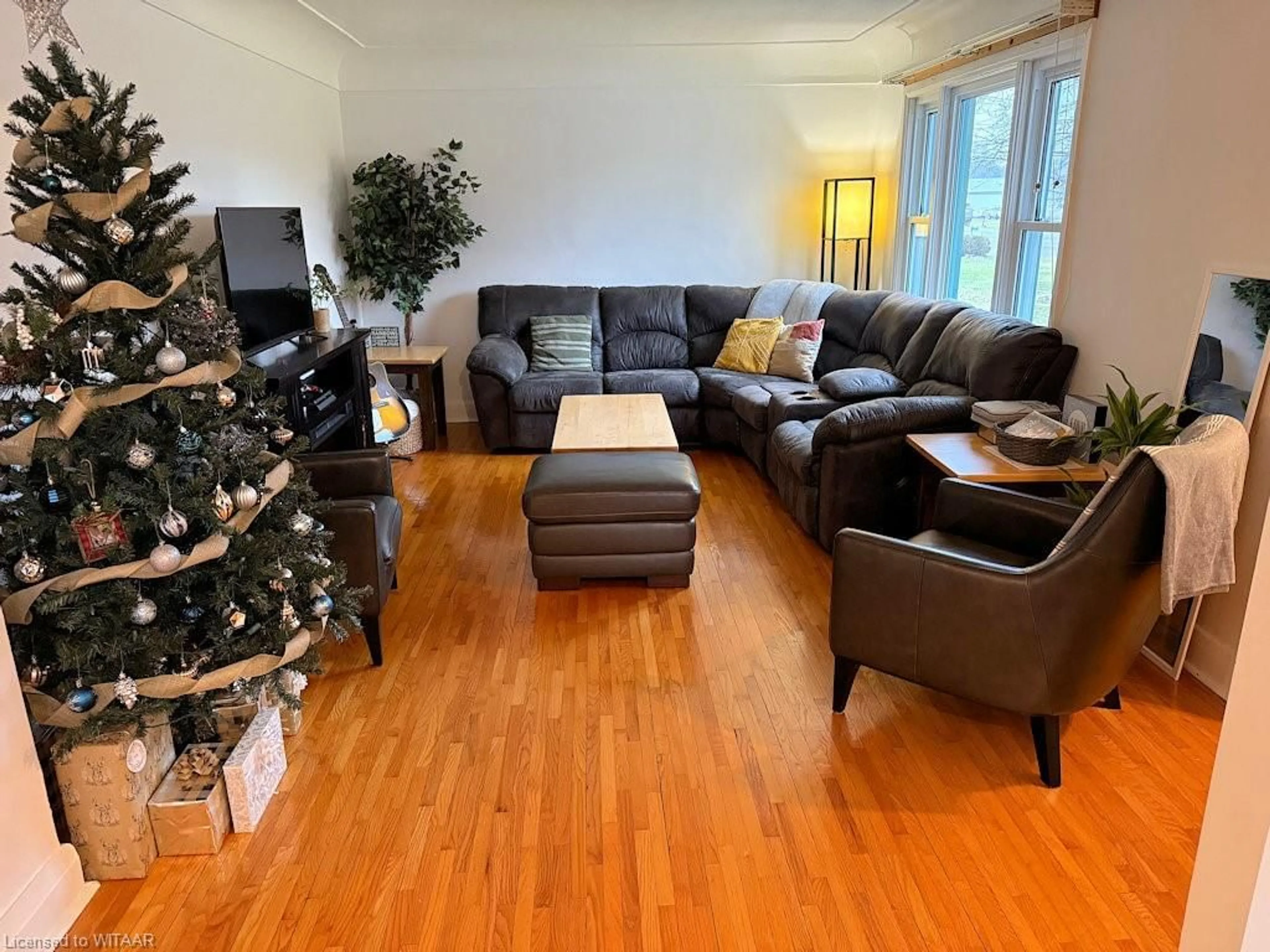 Living room with furniture, wood/laminate floor for 387 Highway 19, Middleton Ontario N4G 4G9