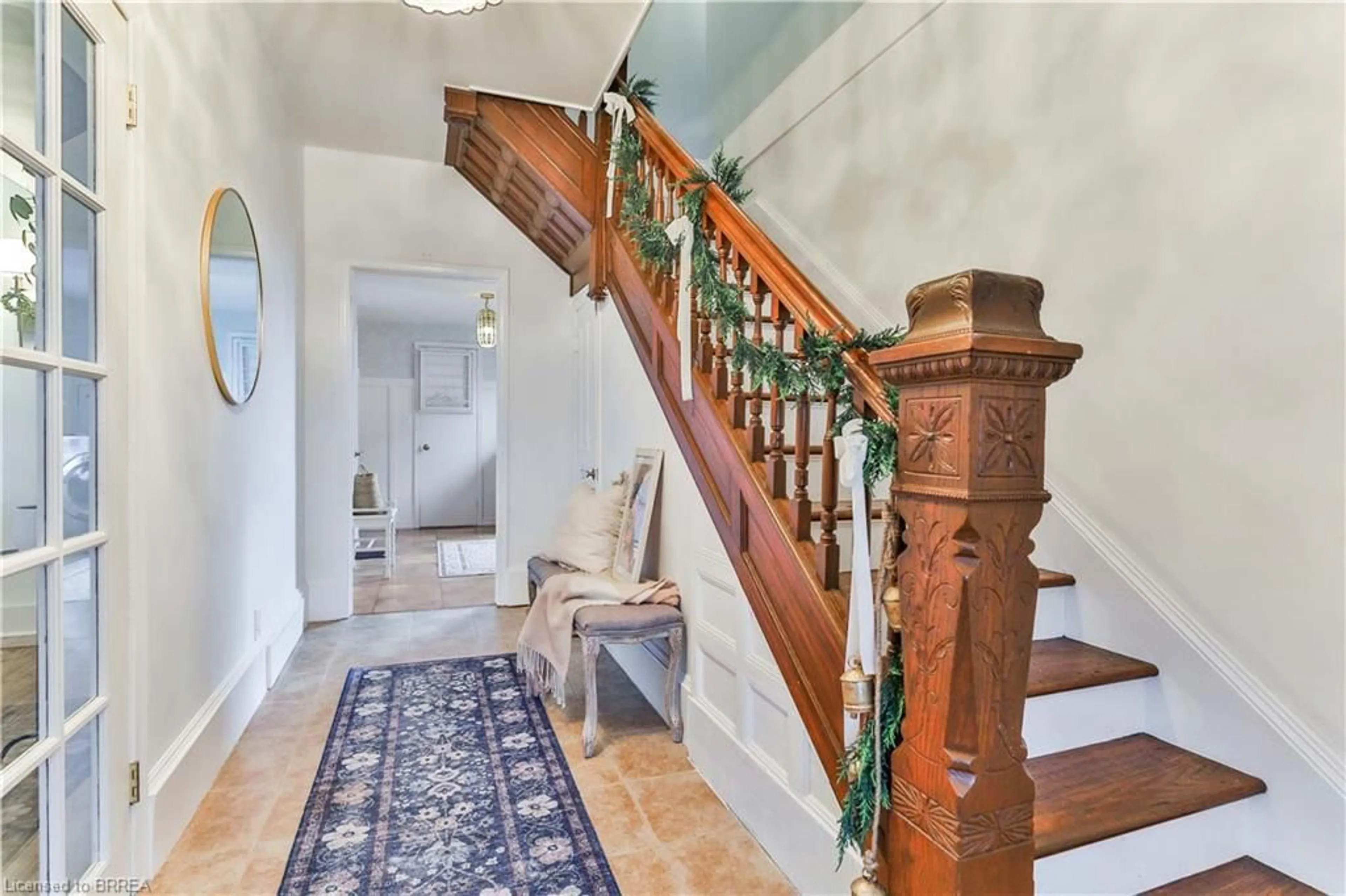 Indoor foyer for 2056 Main St, Jarvis Ontario N0A 1J0