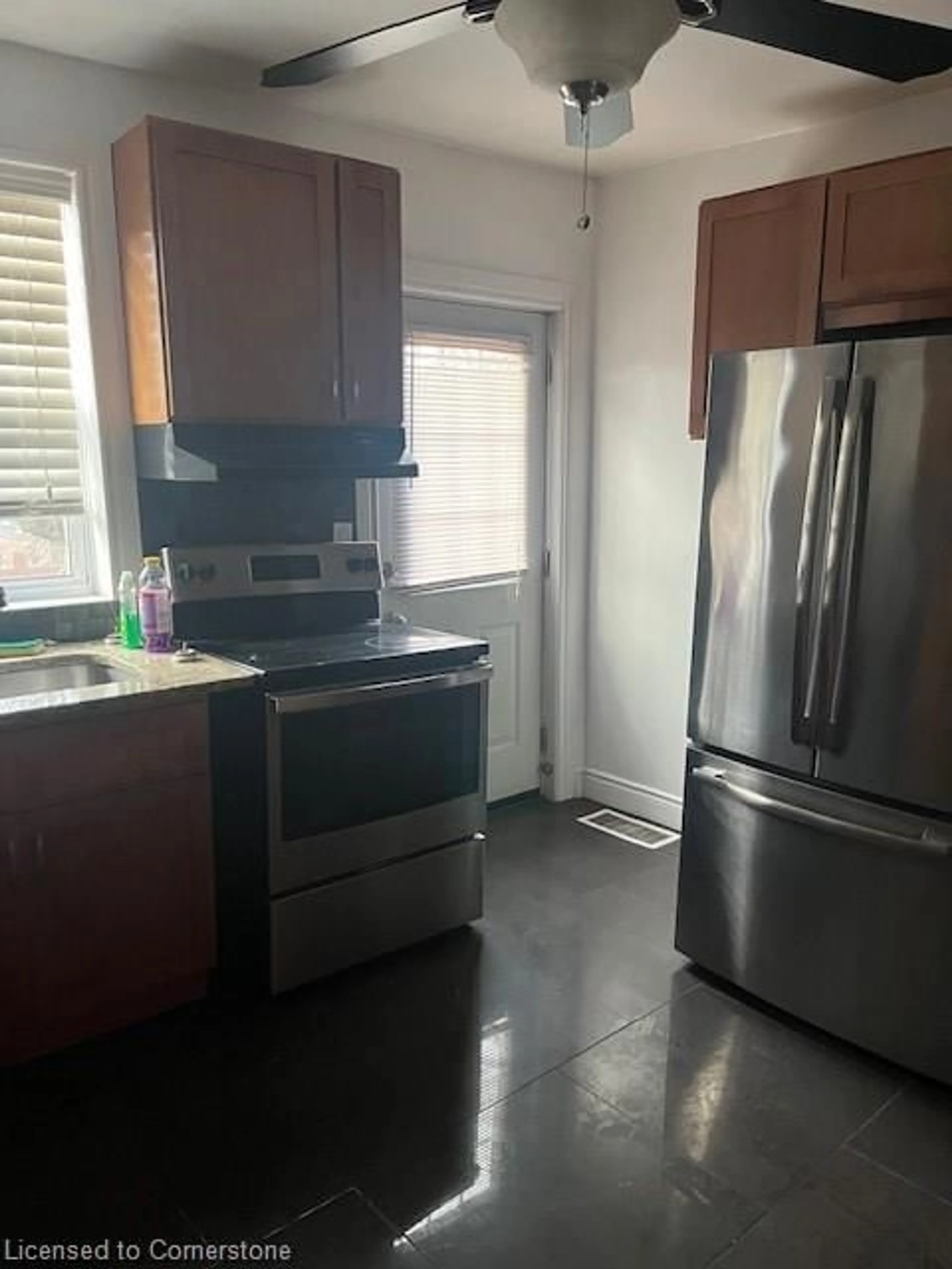 Standard kitchen, unknown for 201 Bay St, Hamilton Ontario L8R 2R1