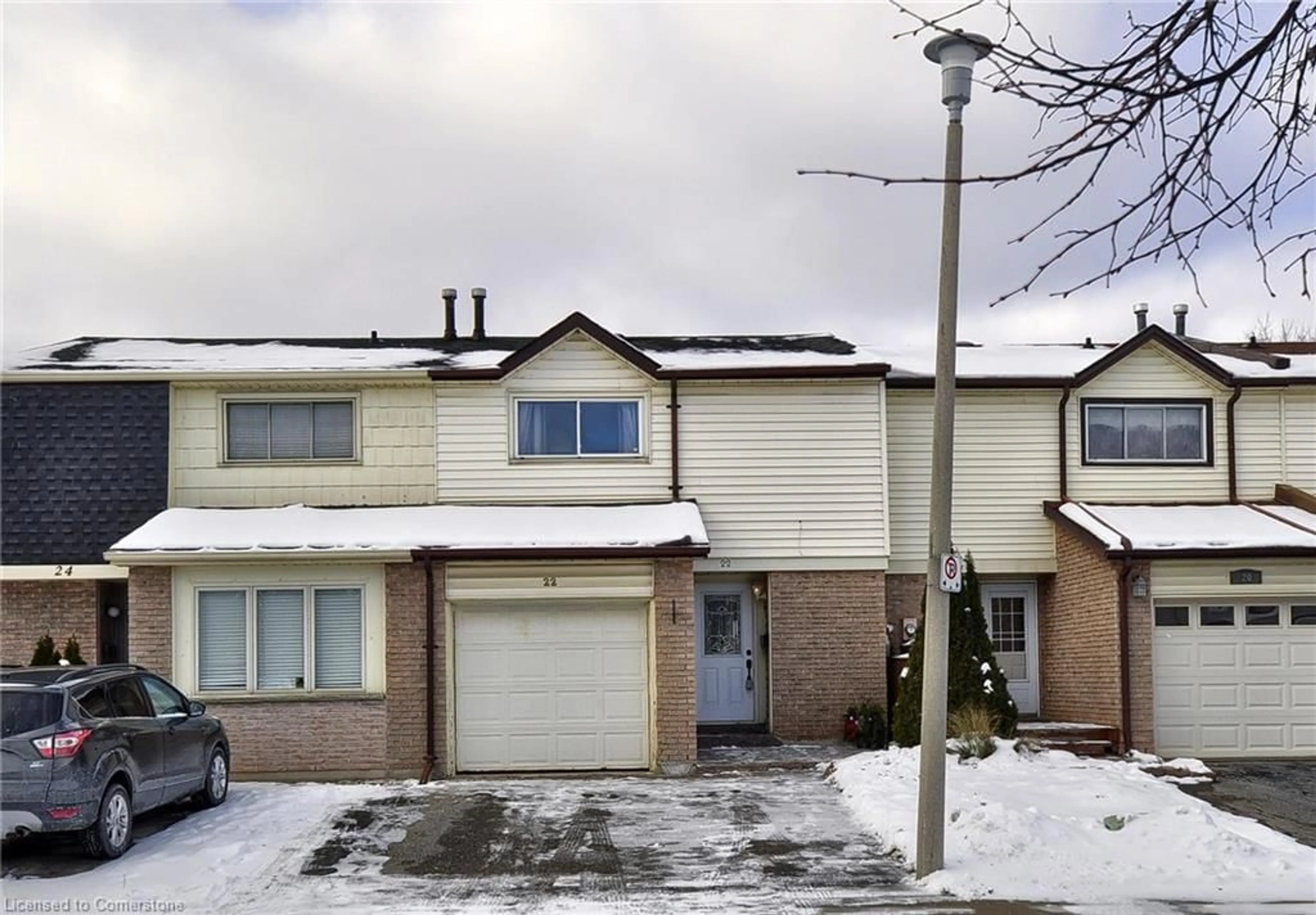 A pic from outside/outdoor area/front of a property/back of a property/a pic from drone, street for 22 Westmount Mews, Cambridge Ontario N1S 4J1