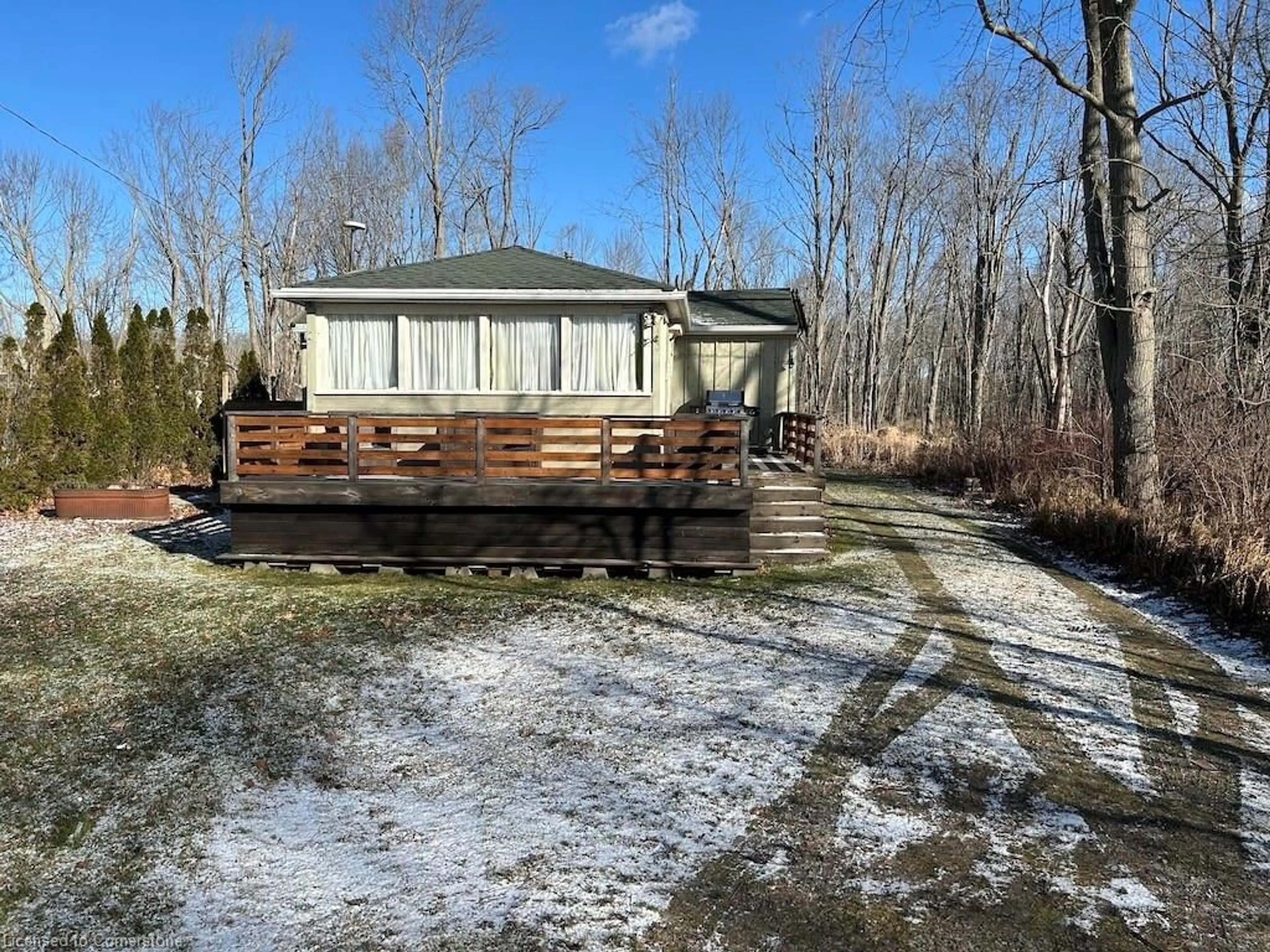 A pic from outside/outdoor area/front of a property/back of a property/a pic from drone, unknown for 826 Sandy Bay Rd, Dunnville Ontario N1A 2W6