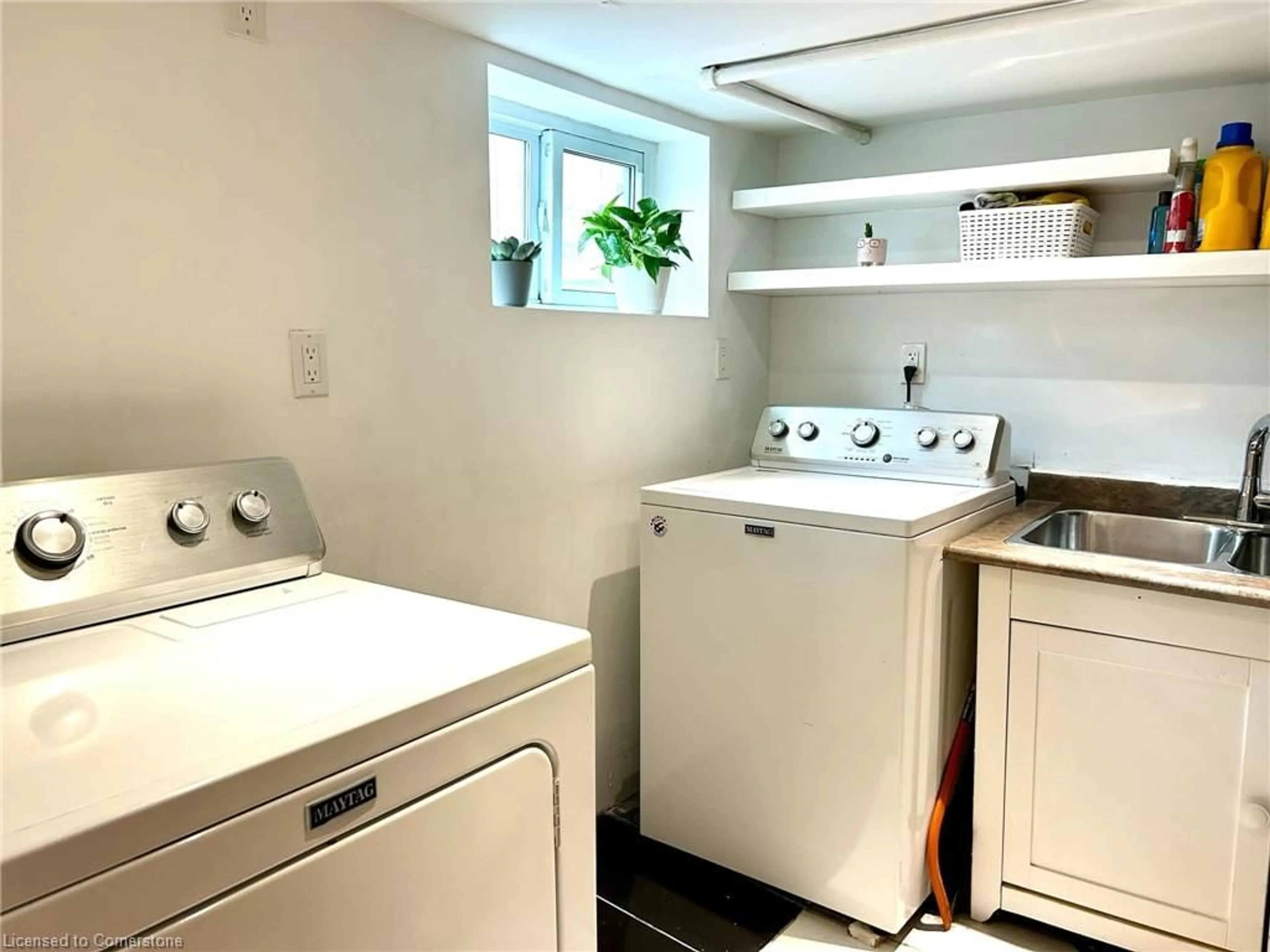 Laundry room for 4354 Otter St, Niagara Falls Ontario L2E 1G3