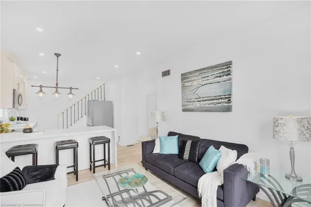 Additional property image - 582 Wentworth St